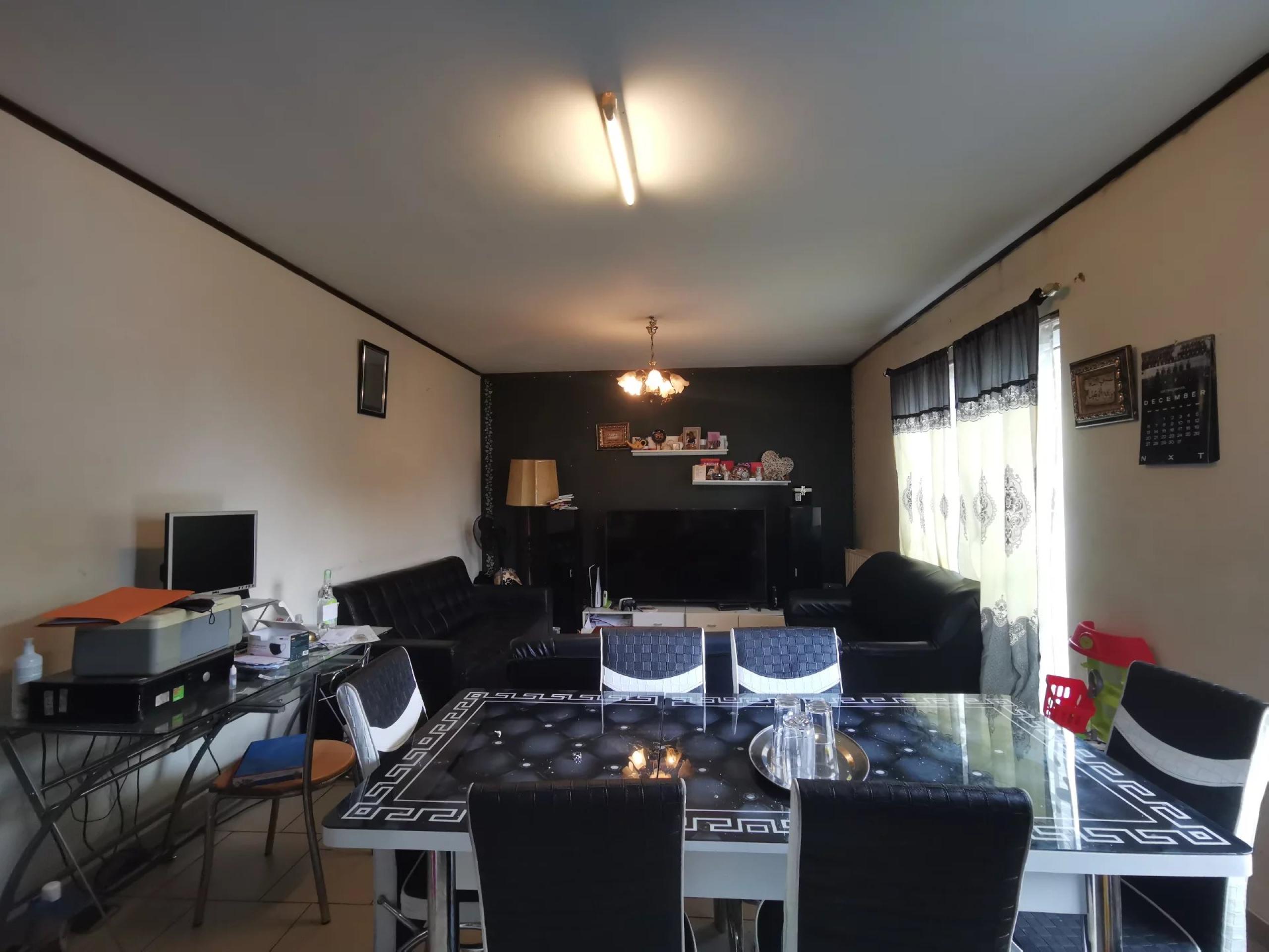 VENDU ! Spacieux immeuble à 3 appartements et 4 garages