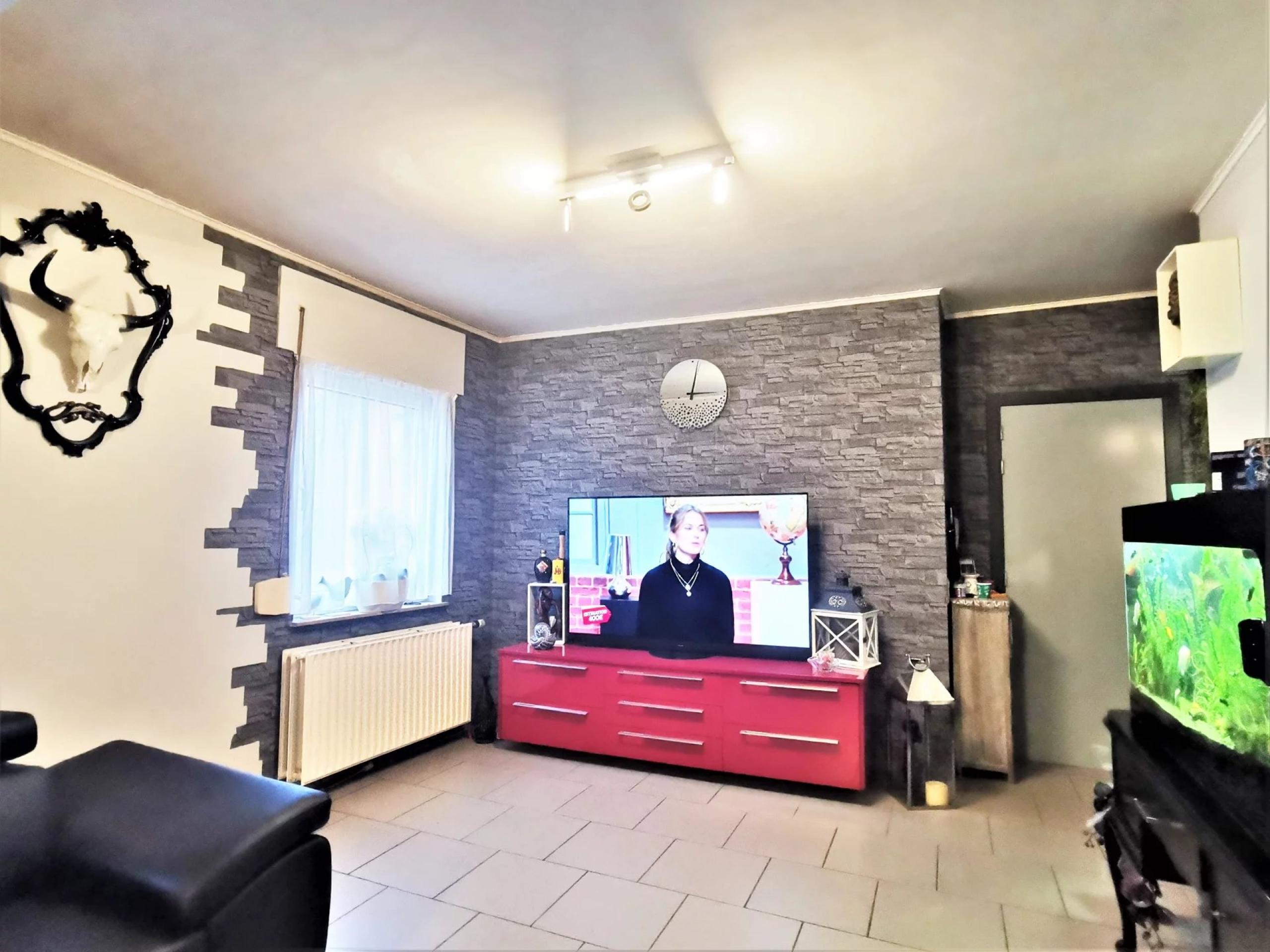 VENDU ! Spacieux immeuble à 3 appartements et 4 garages