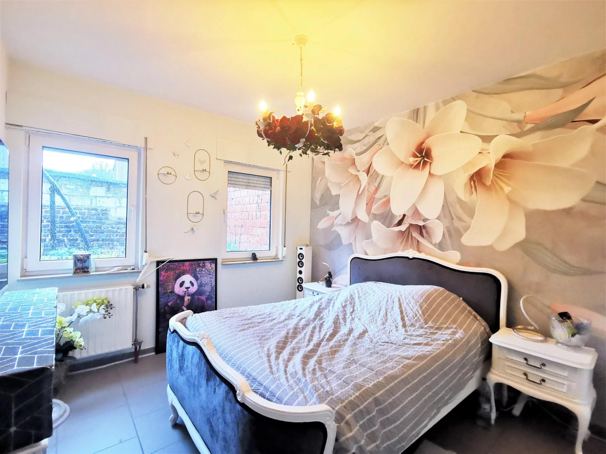 VENDU ! Spacieux immeuble à 3 appartements et 4 garages