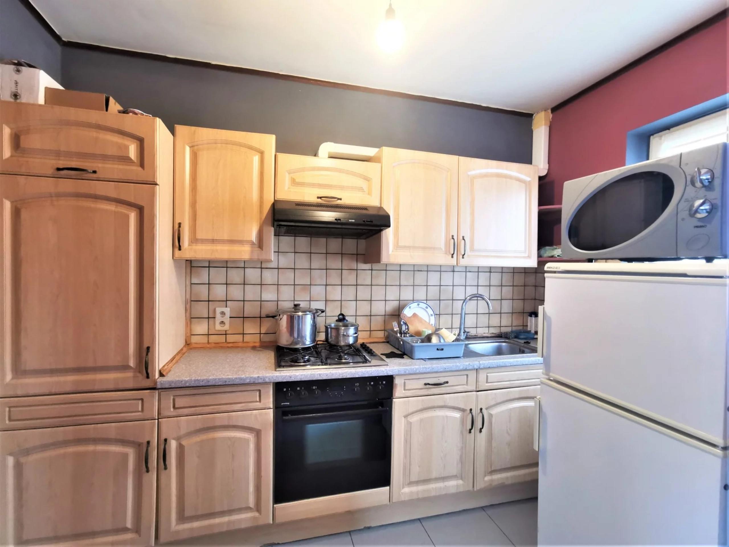 VENDU ! Spacieux immeuble à 3 appartements et 4 garages