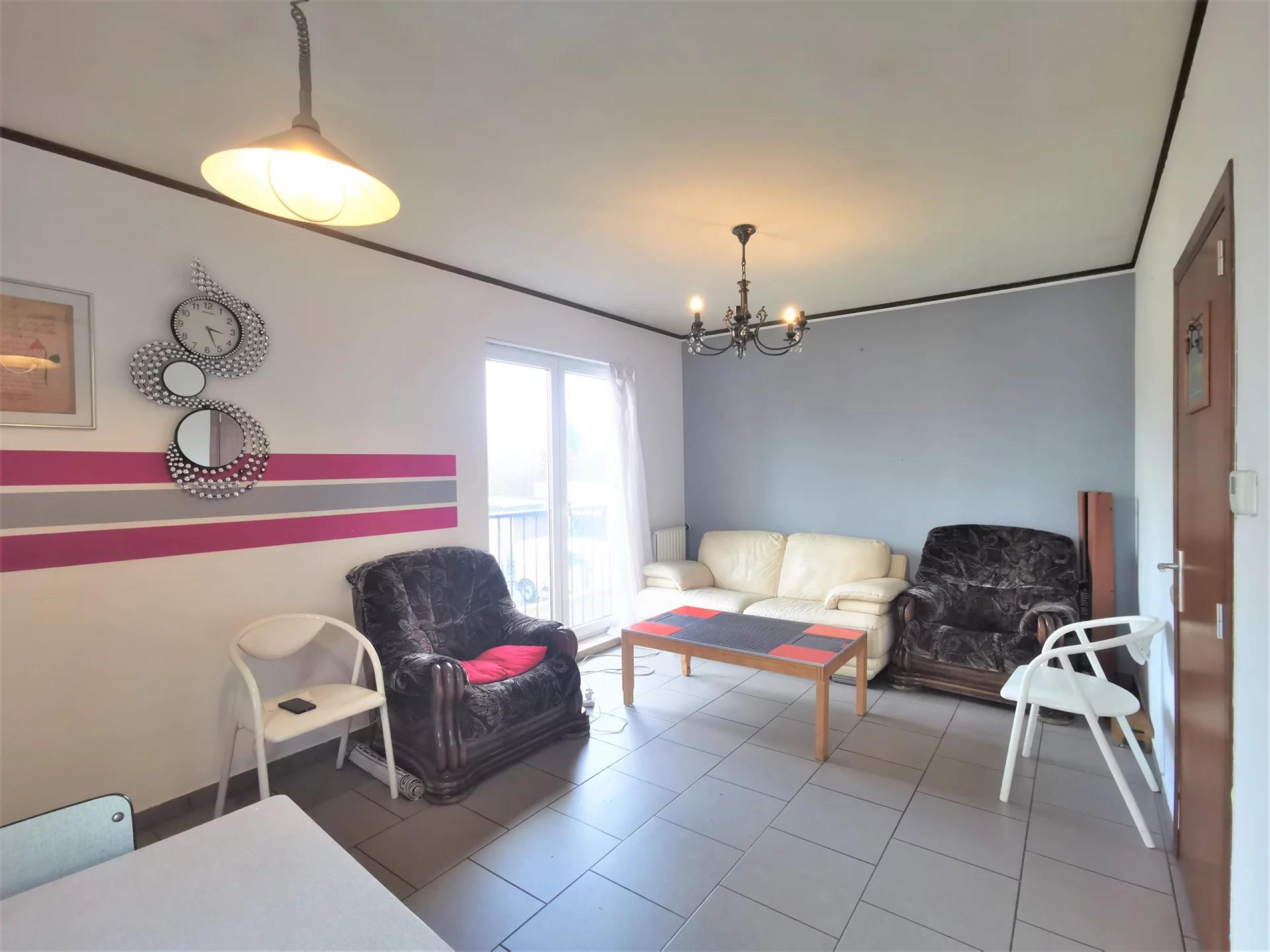 VENDU ! Spacieux immeuble à 3 appartements et 4 garages