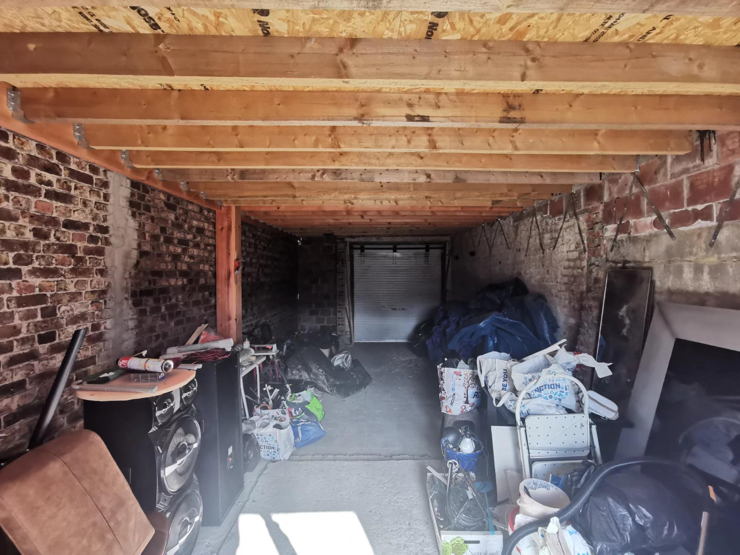 VENDU ! Maison mitoyenne, 3 chambres, jardin et garage