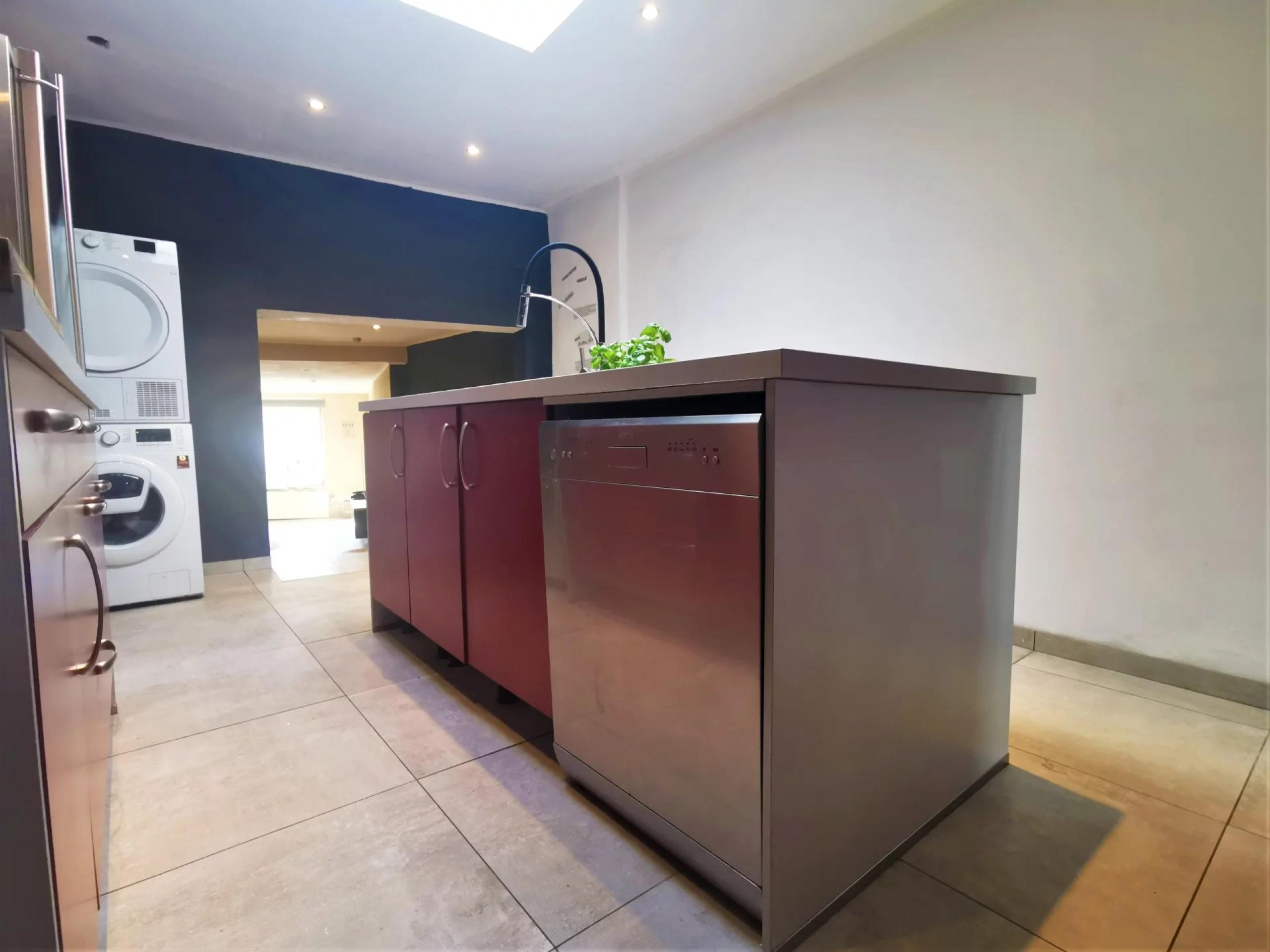 VENDU ! Maison mitoyenne, 3 chambres, jardin et garage