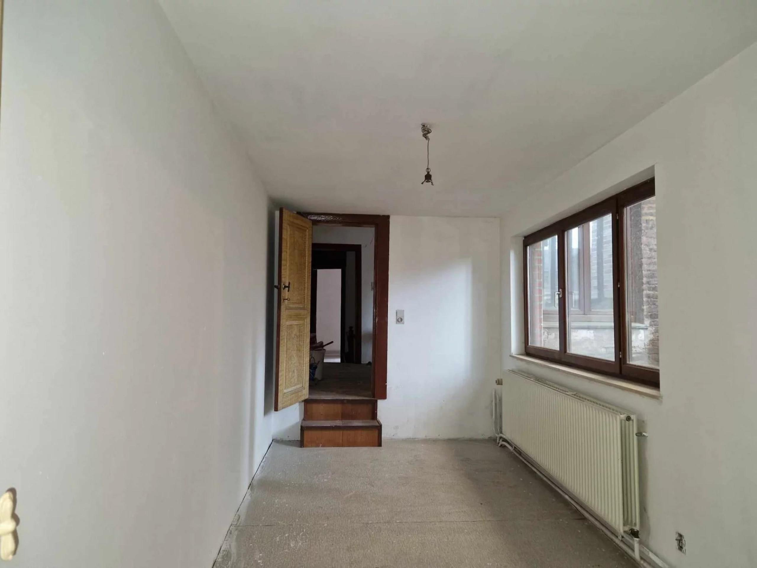 Maison mitoyenne à rénover, 3 chambres