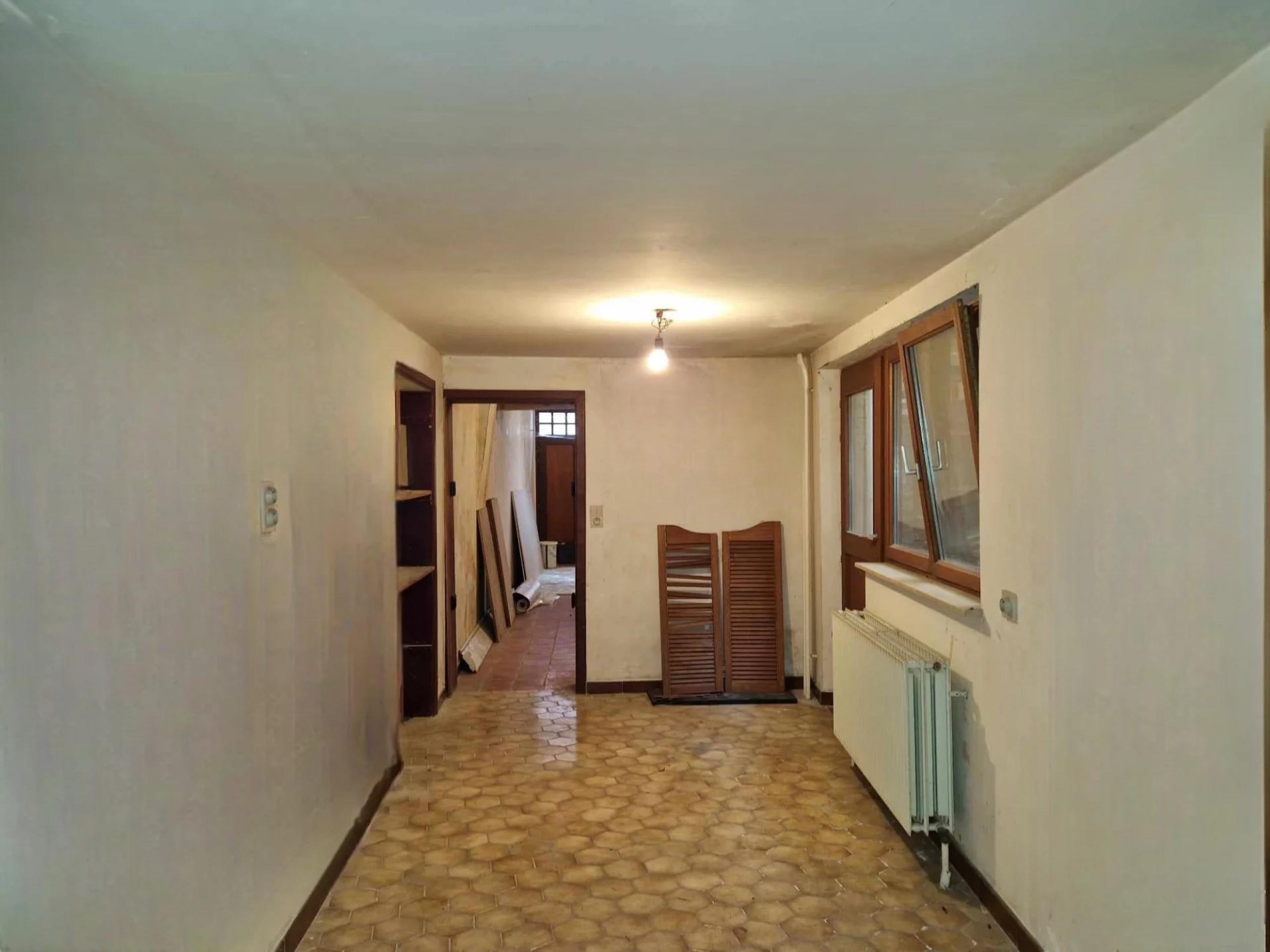 Maison mitoyenne à rénover, 3 chambres