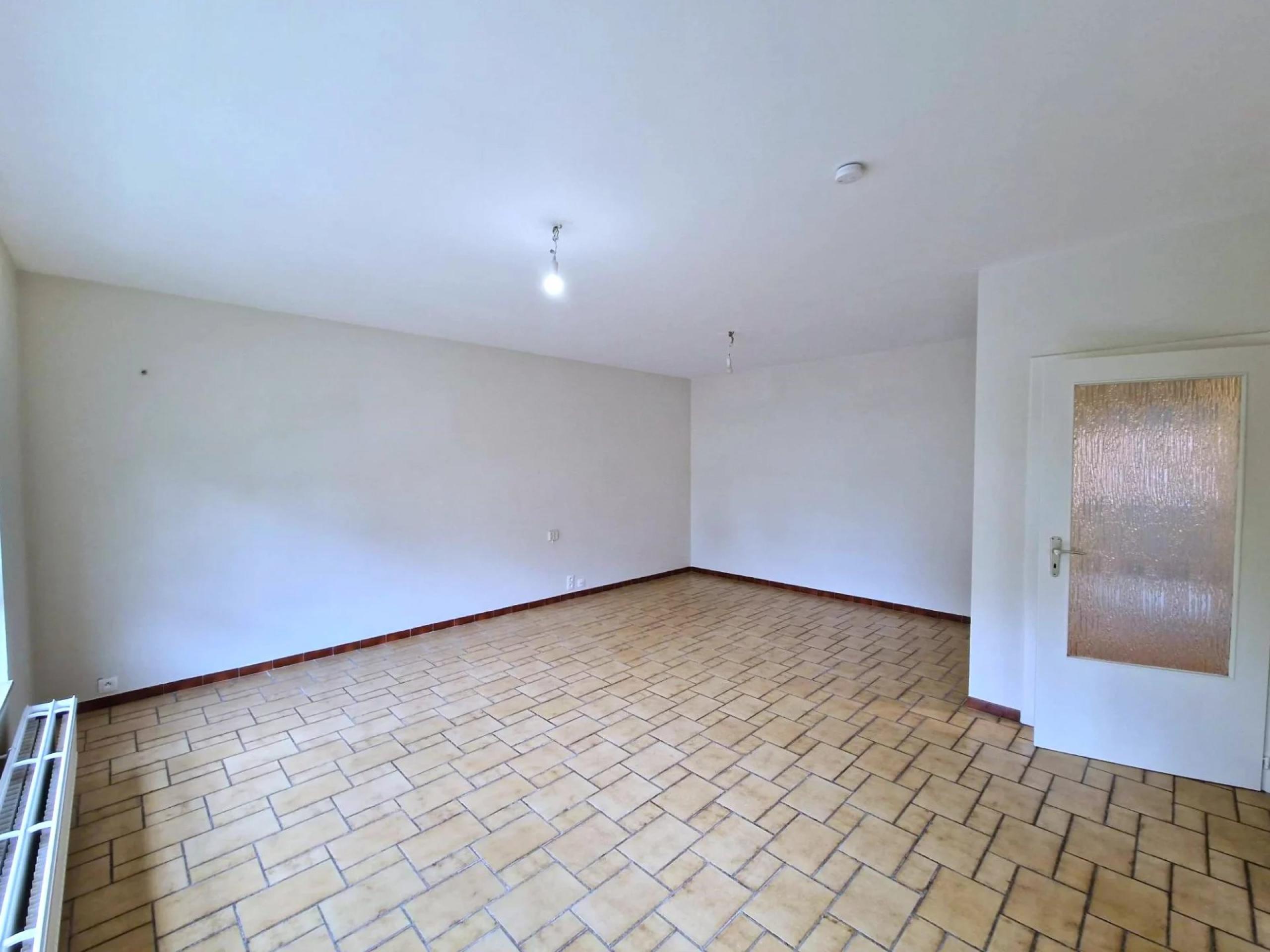 Vendu ! Appartement RDC, 2 chambres, garage