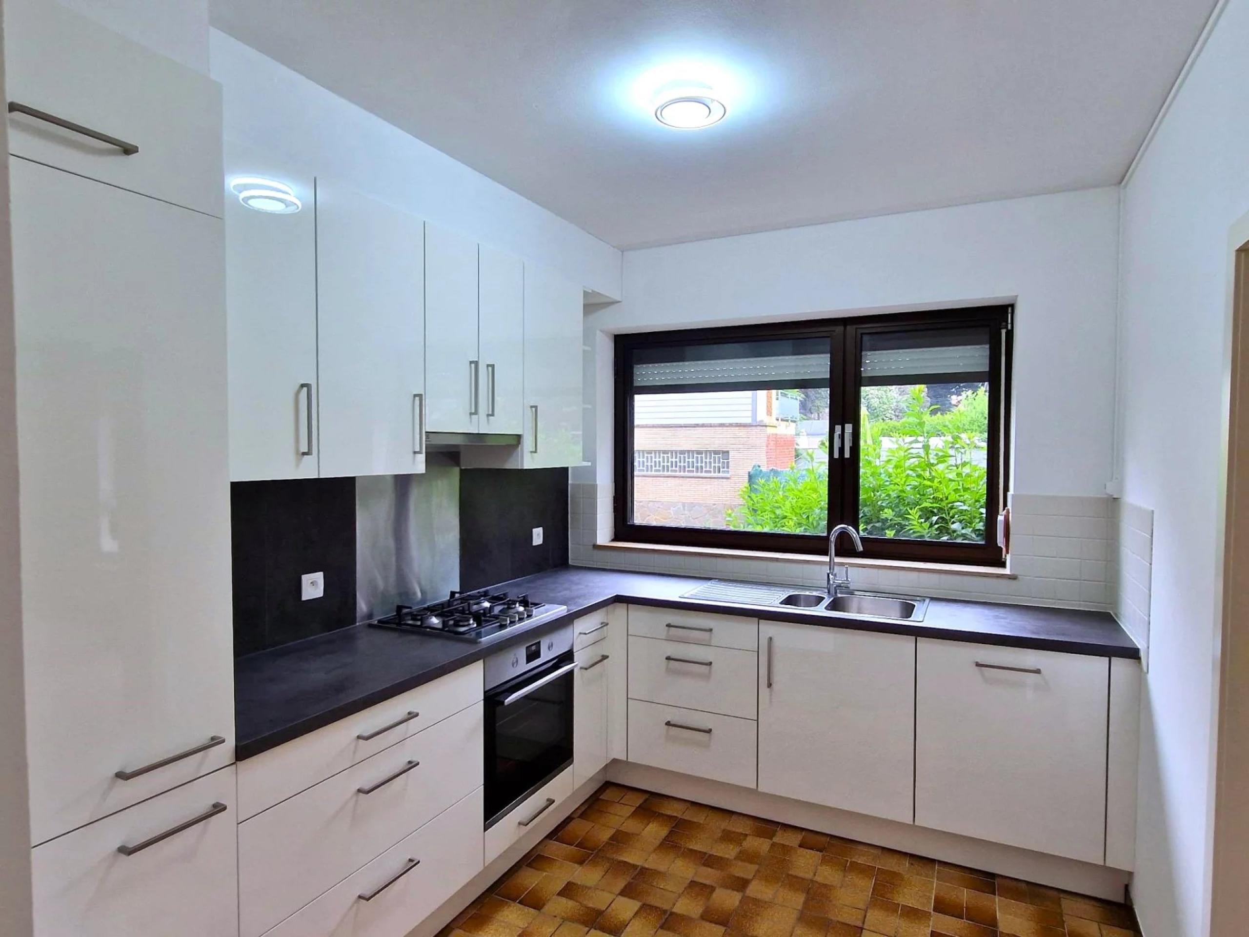Vendu ! Appartement RDC, 2 chambres, garage