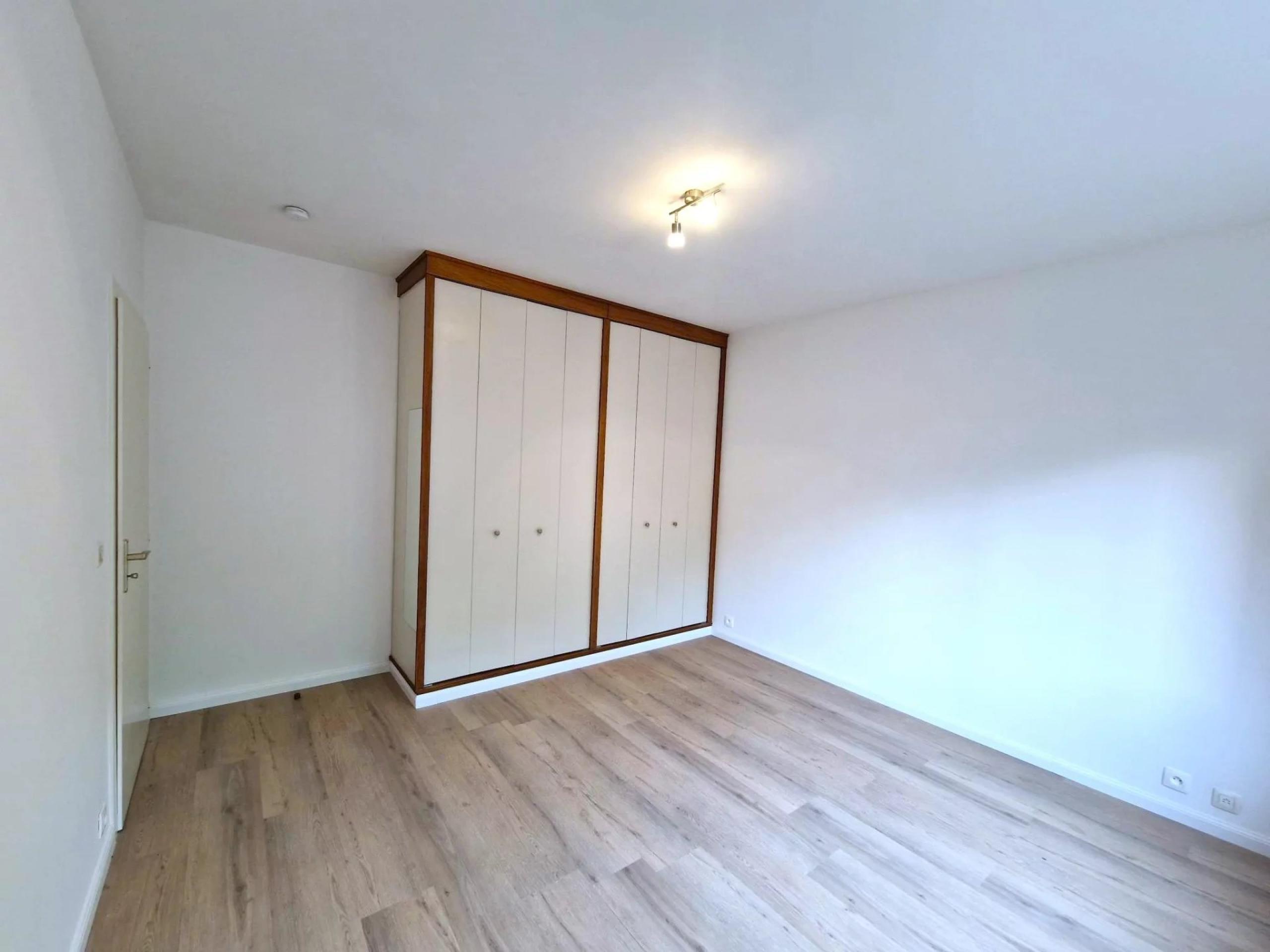 Vendu ! Appartement RDC, 2 chambres, garage