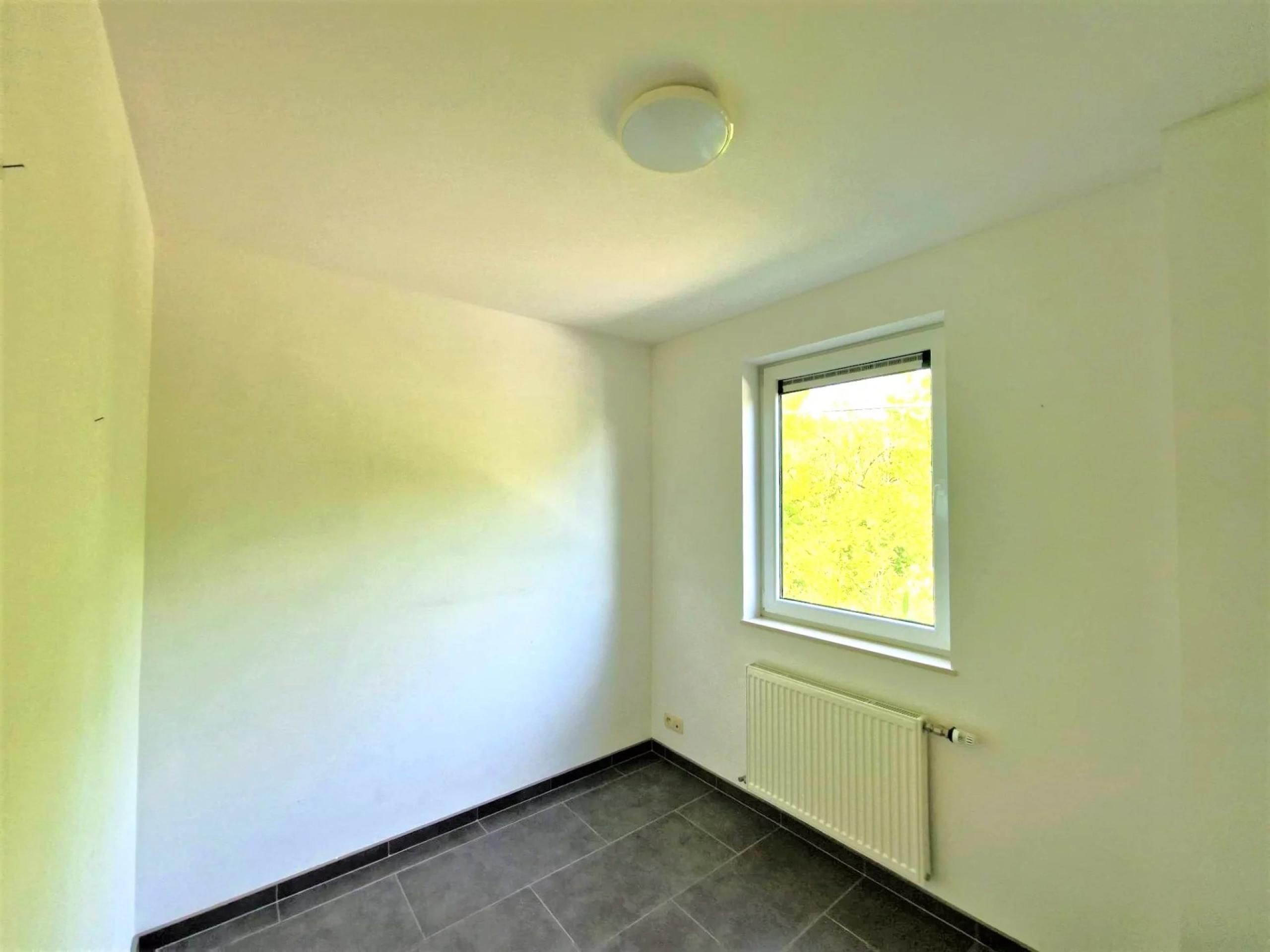 Vendu sans conditions! Maison 3 façades, 3 chambres et jardin