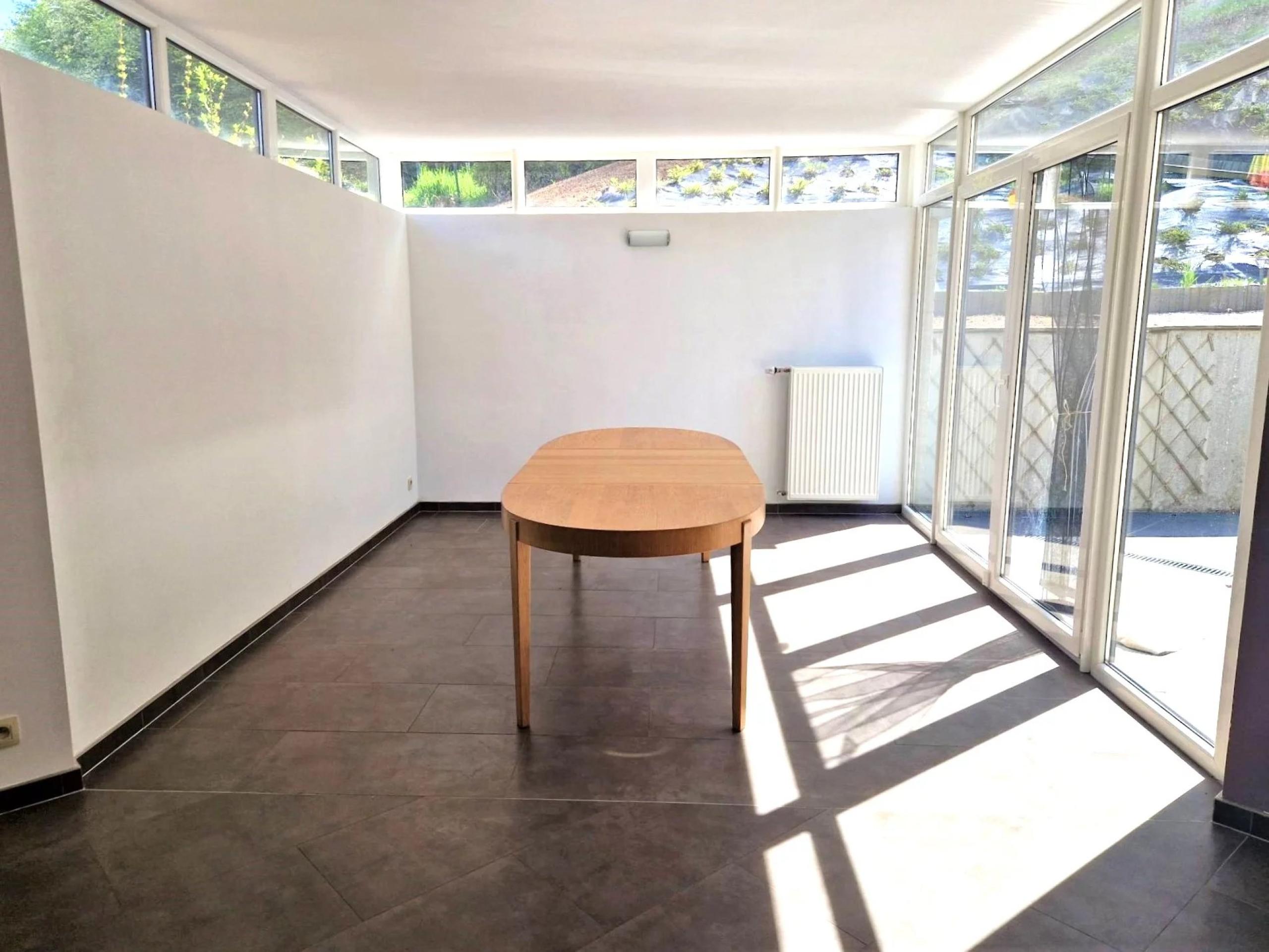 Vendu sans conditions! Maison 3 façades, 3 chambres et jardin