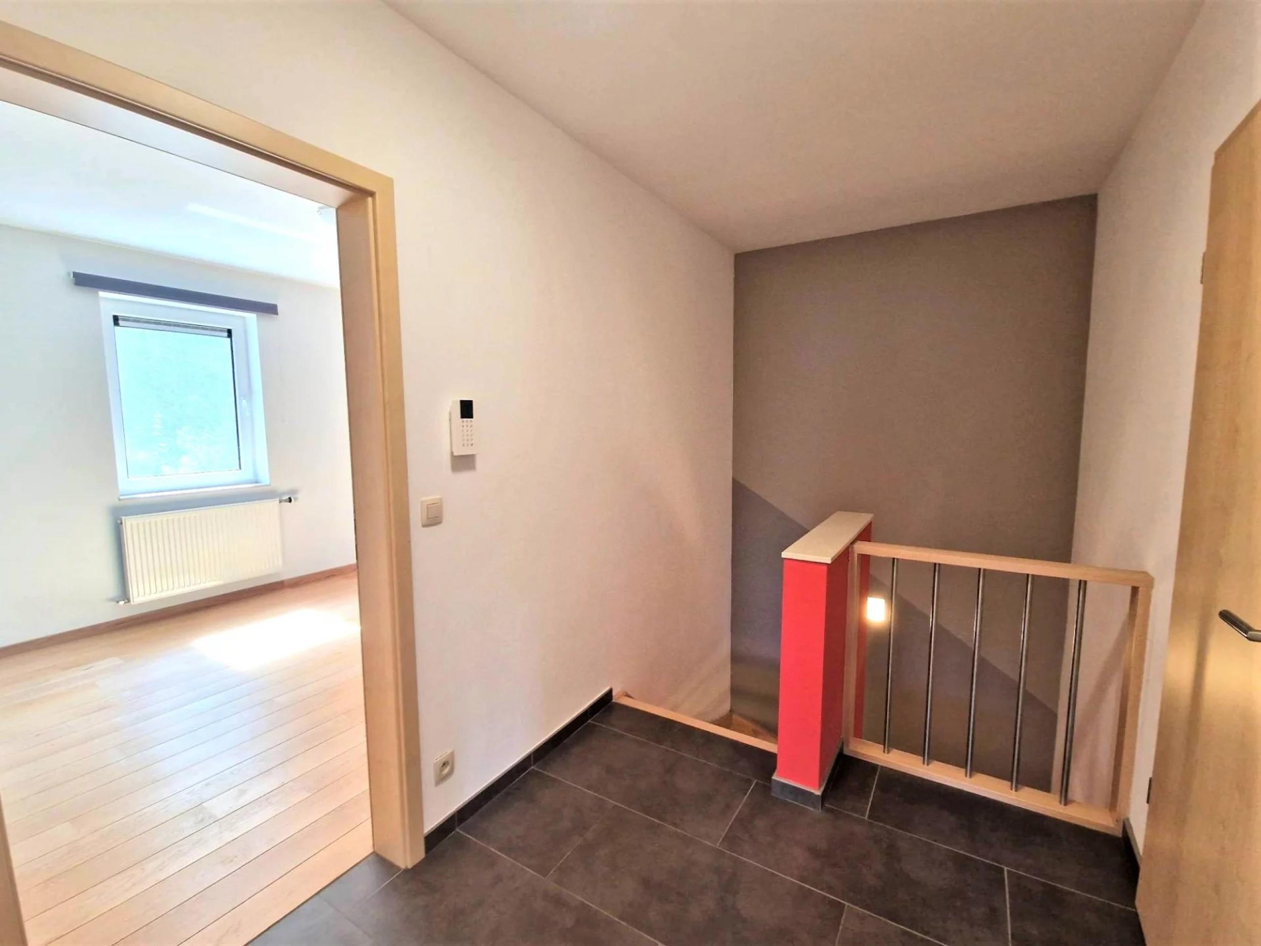 Vendu sans conditions! Maison 3 façades, 3 chambres et jardin