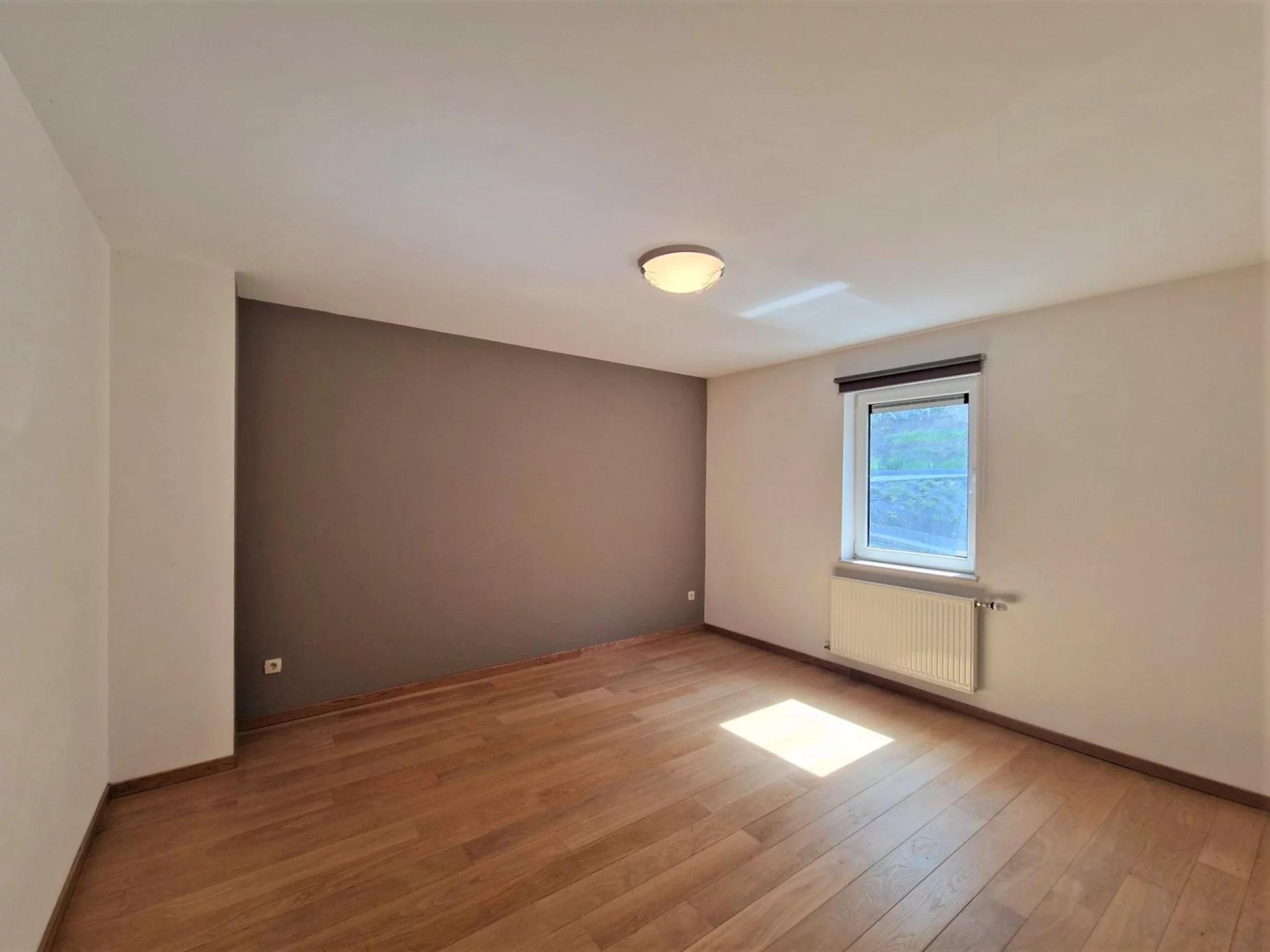 Vendu sans conditions! Maison 3 façades, 3 chambres et jardin