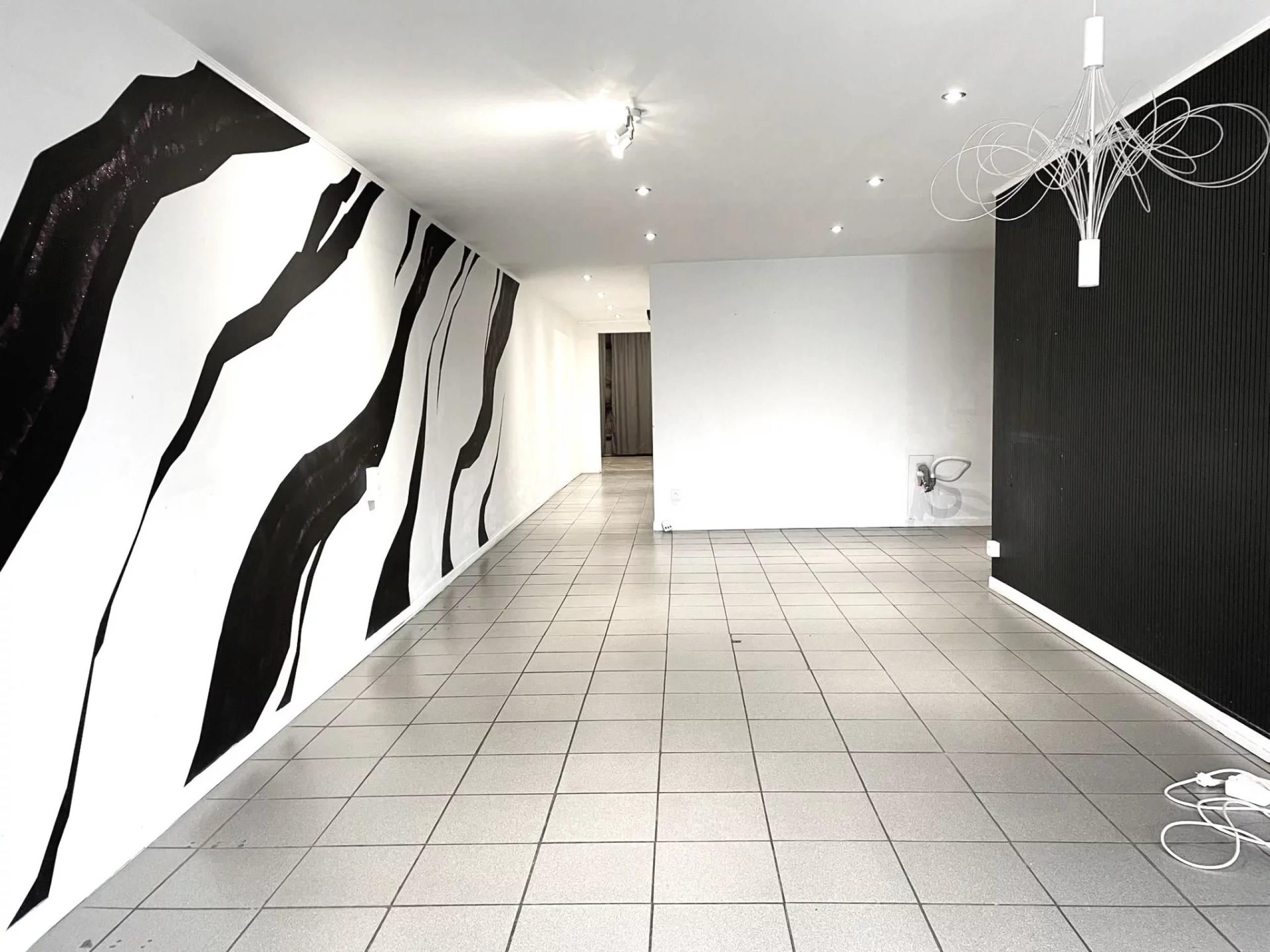 Loué ! Commerce +/- 73 m² situé en bord de grand route