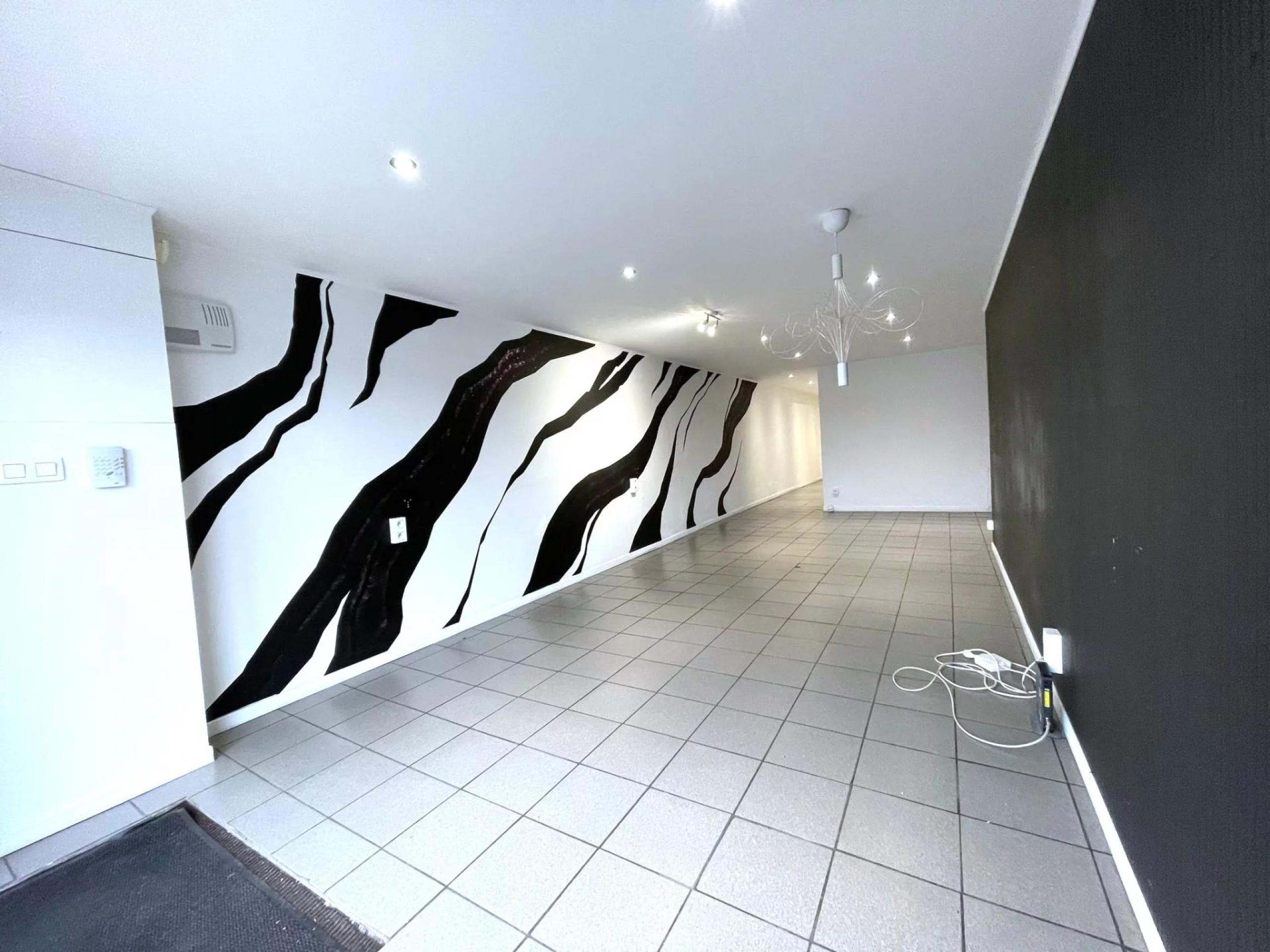 Loué ! Commerce +/- 73 m² situé en bord de grand route