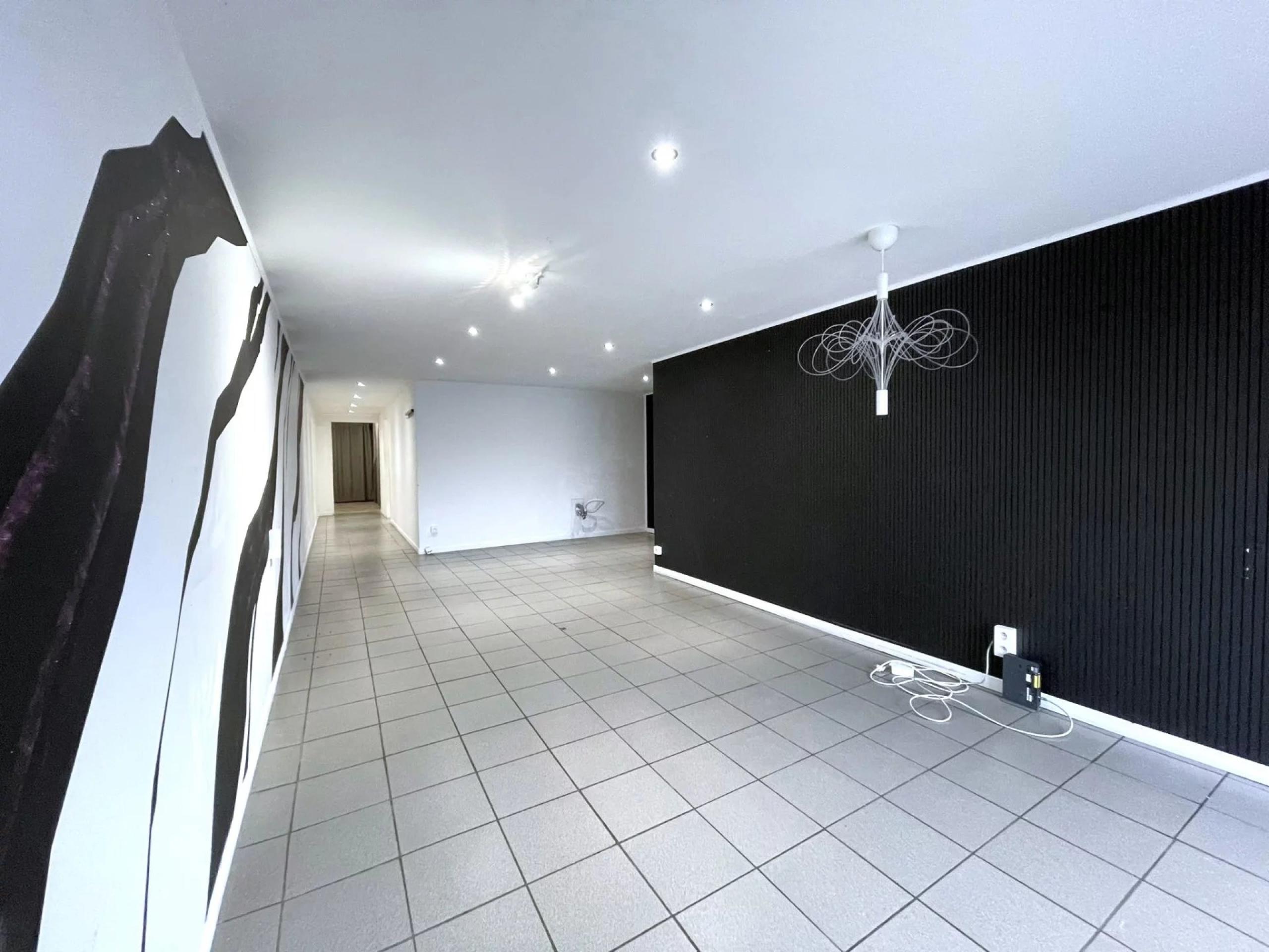 Loué ! Commerce +/- 73 m² situé en bord de grand route