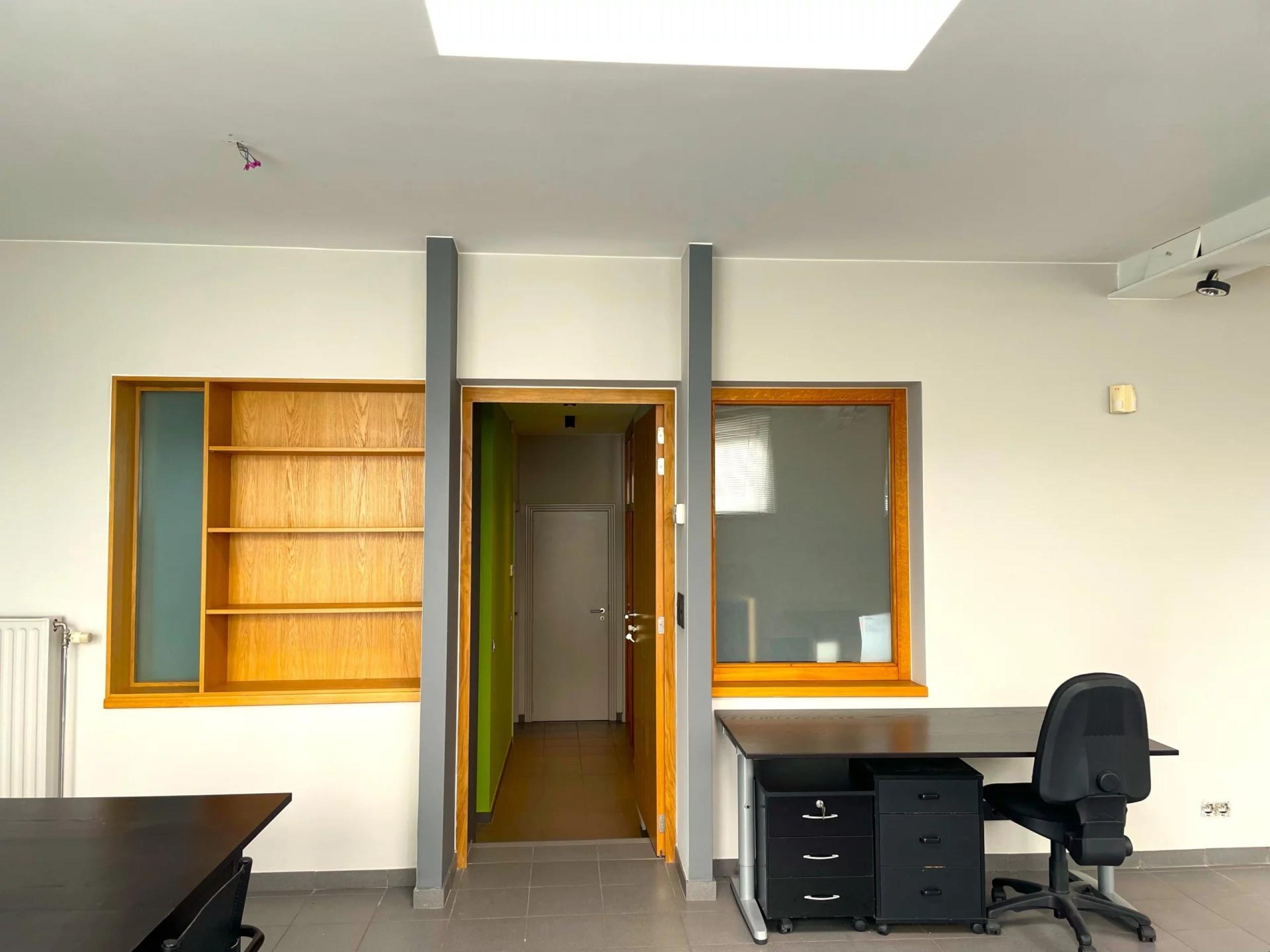 Loué ! Loué ! Bureau professionnel et 3 places de parking
