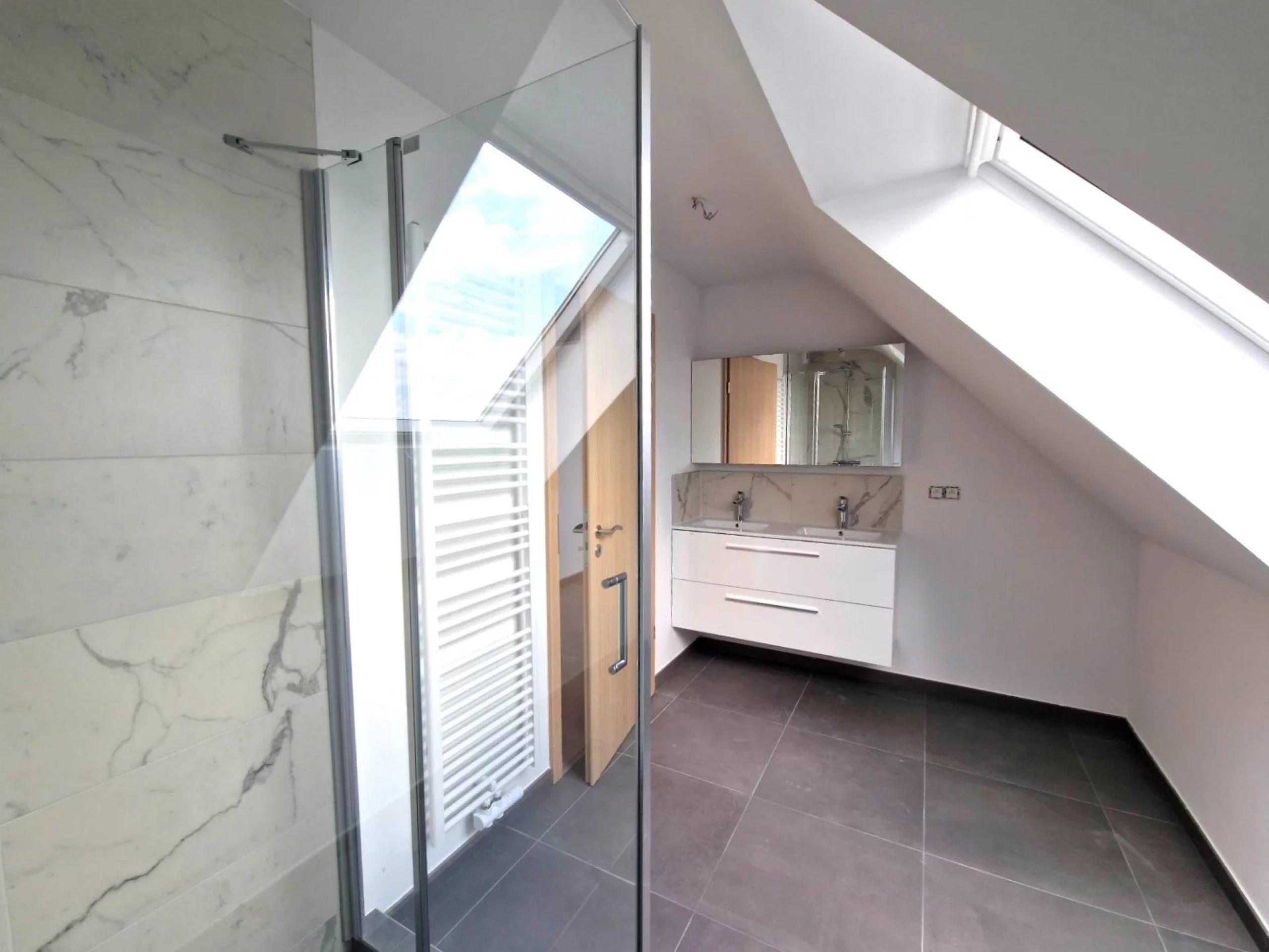 Loué !Duplex 3 chambres, terrasses et parking