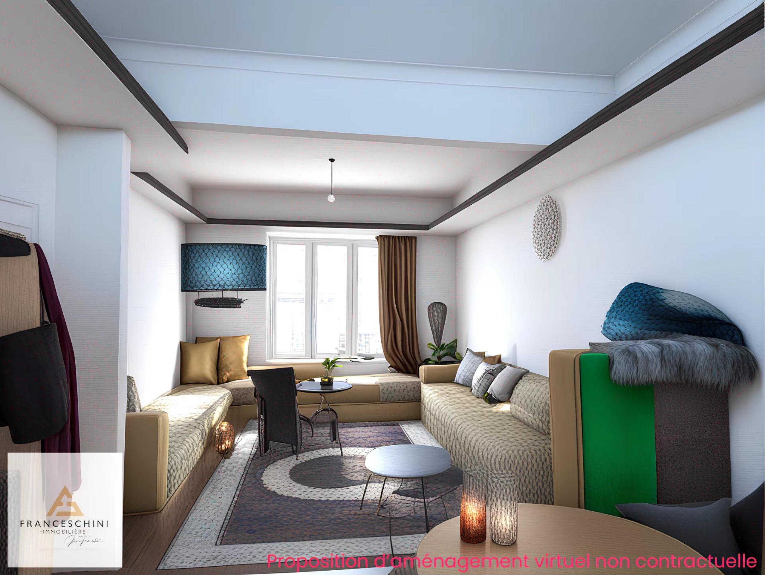 Duplex et rez-de-chaussée commercial avec cours