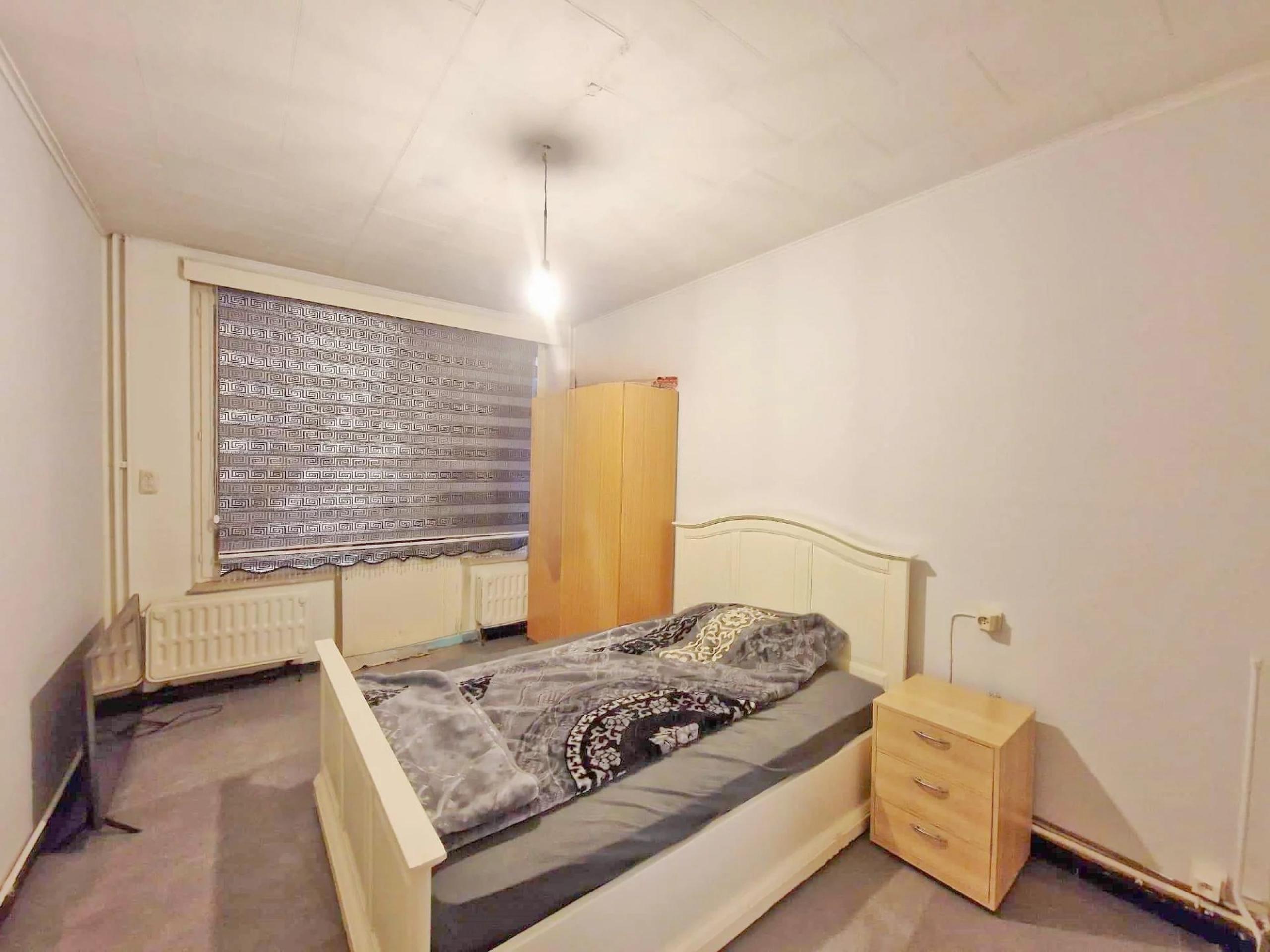 Duplex et rez-de-chaussée commercial avec cours
