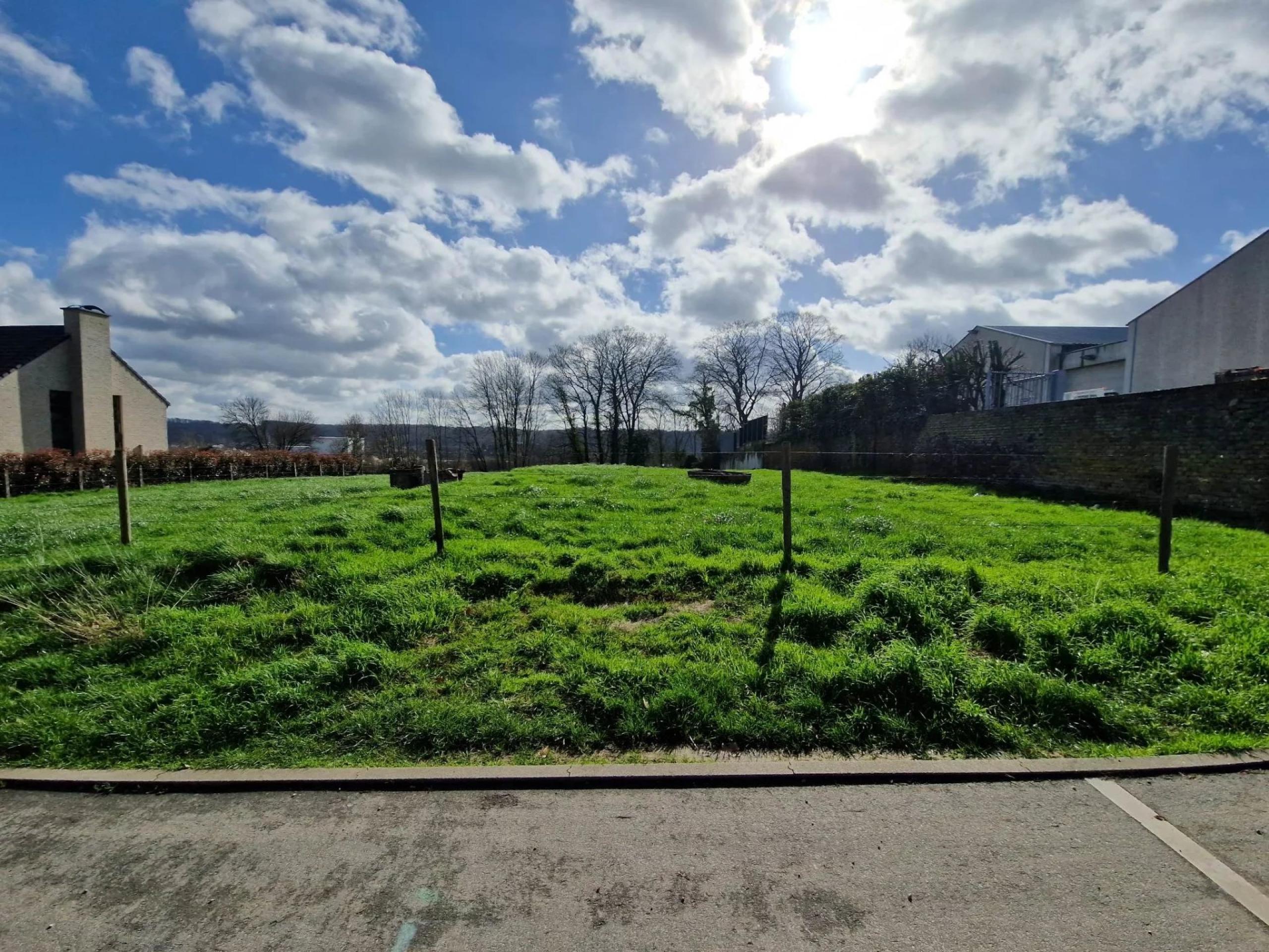 Parcelle de terrain de +/- 3602 m² divisible en 2