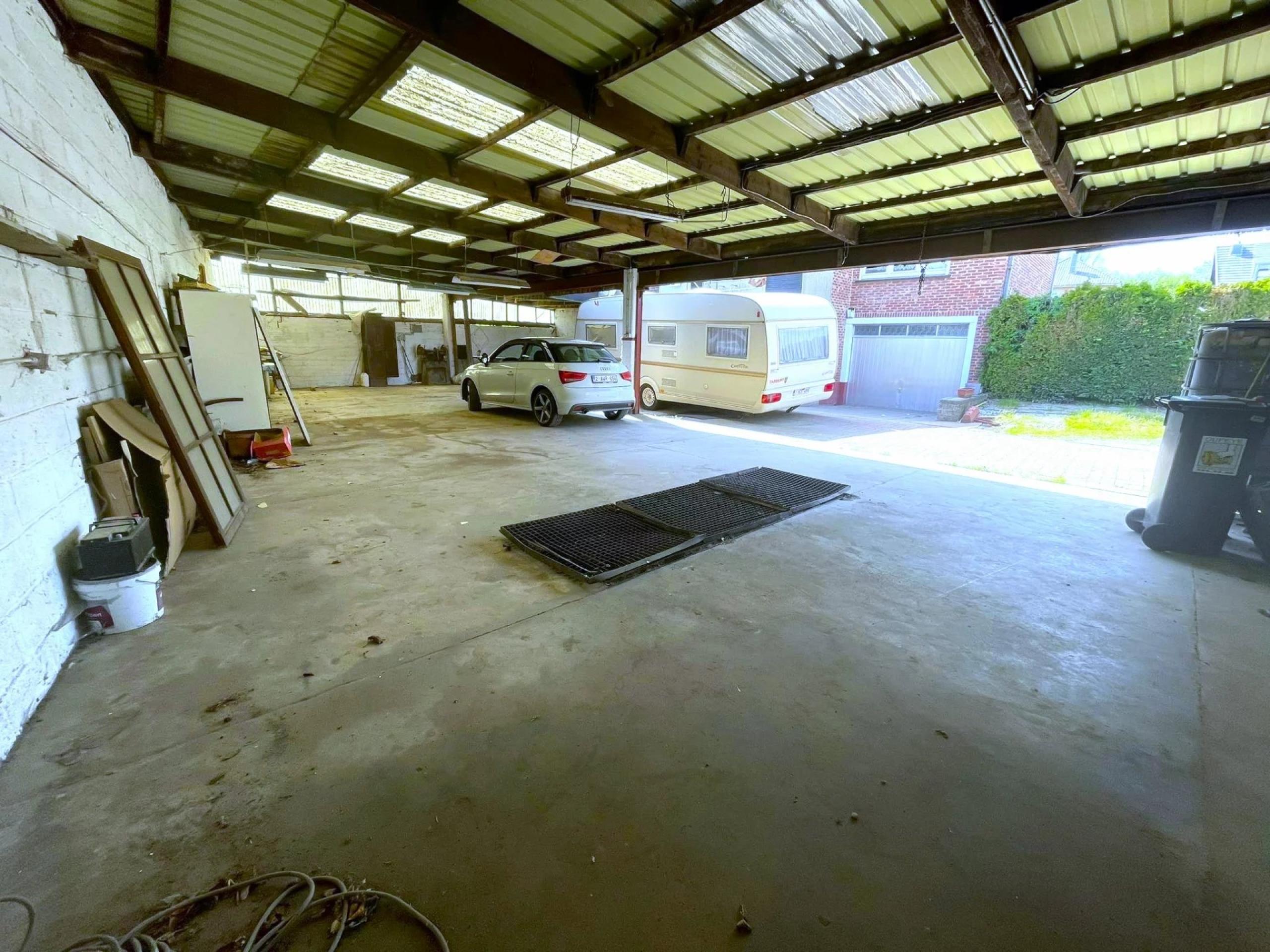 VENDU ! VENDU ! Villa 3/4 chambres avec garage et entrepôt