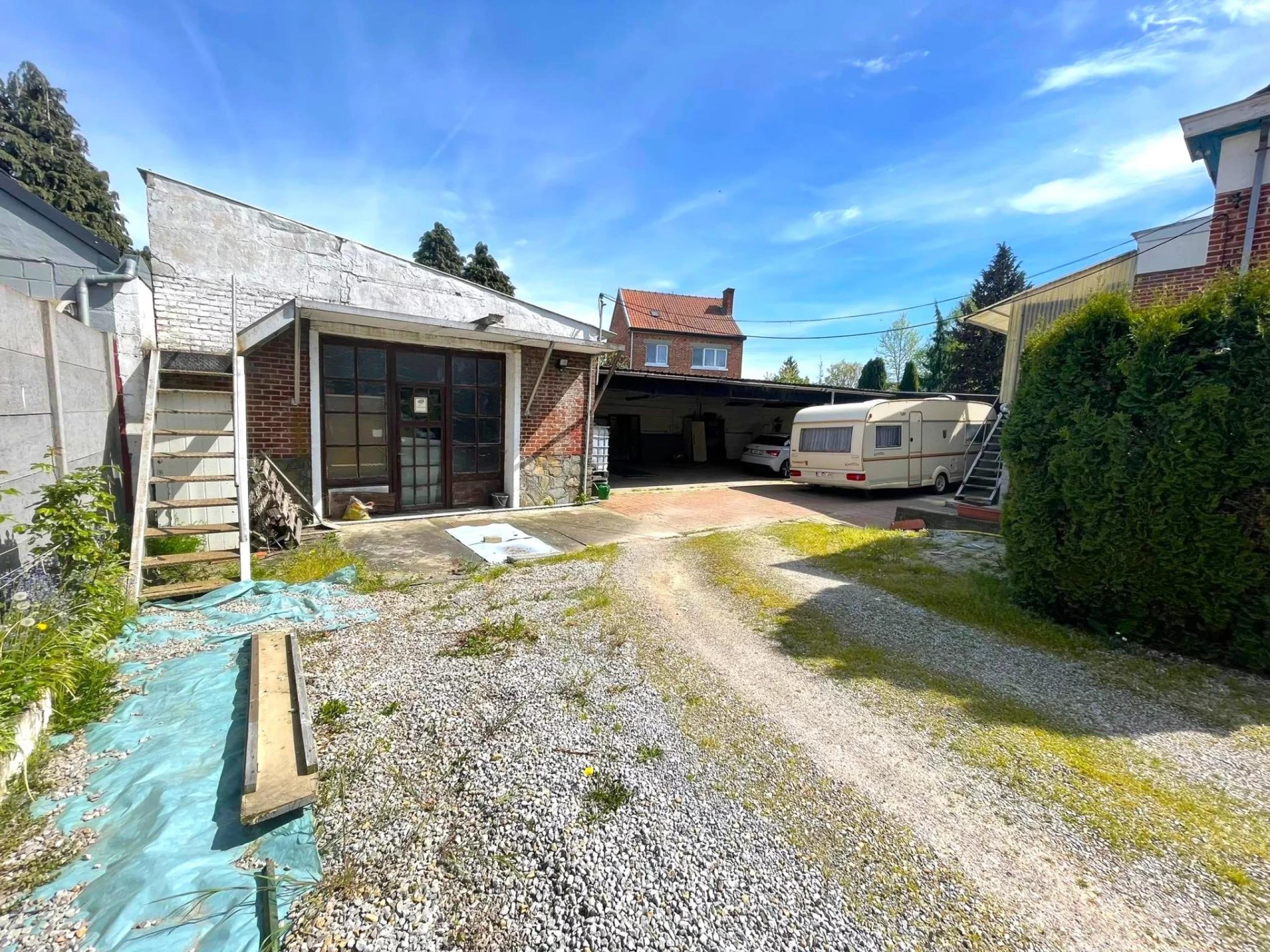 VENDU ! VENDU ! Villa 3/4 chambres avec garage et entrepôt