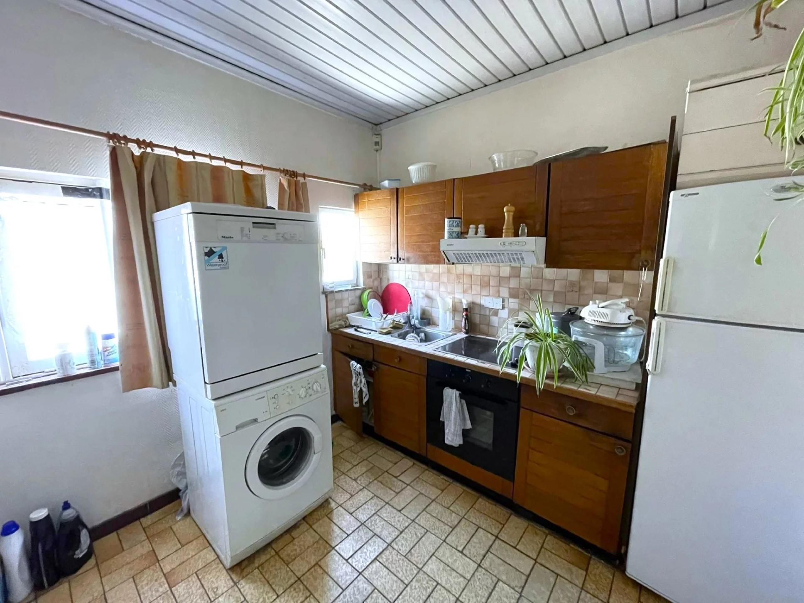 VENDU ! VENDU ! Villa 3/4 chambres avec garage et entrepôt