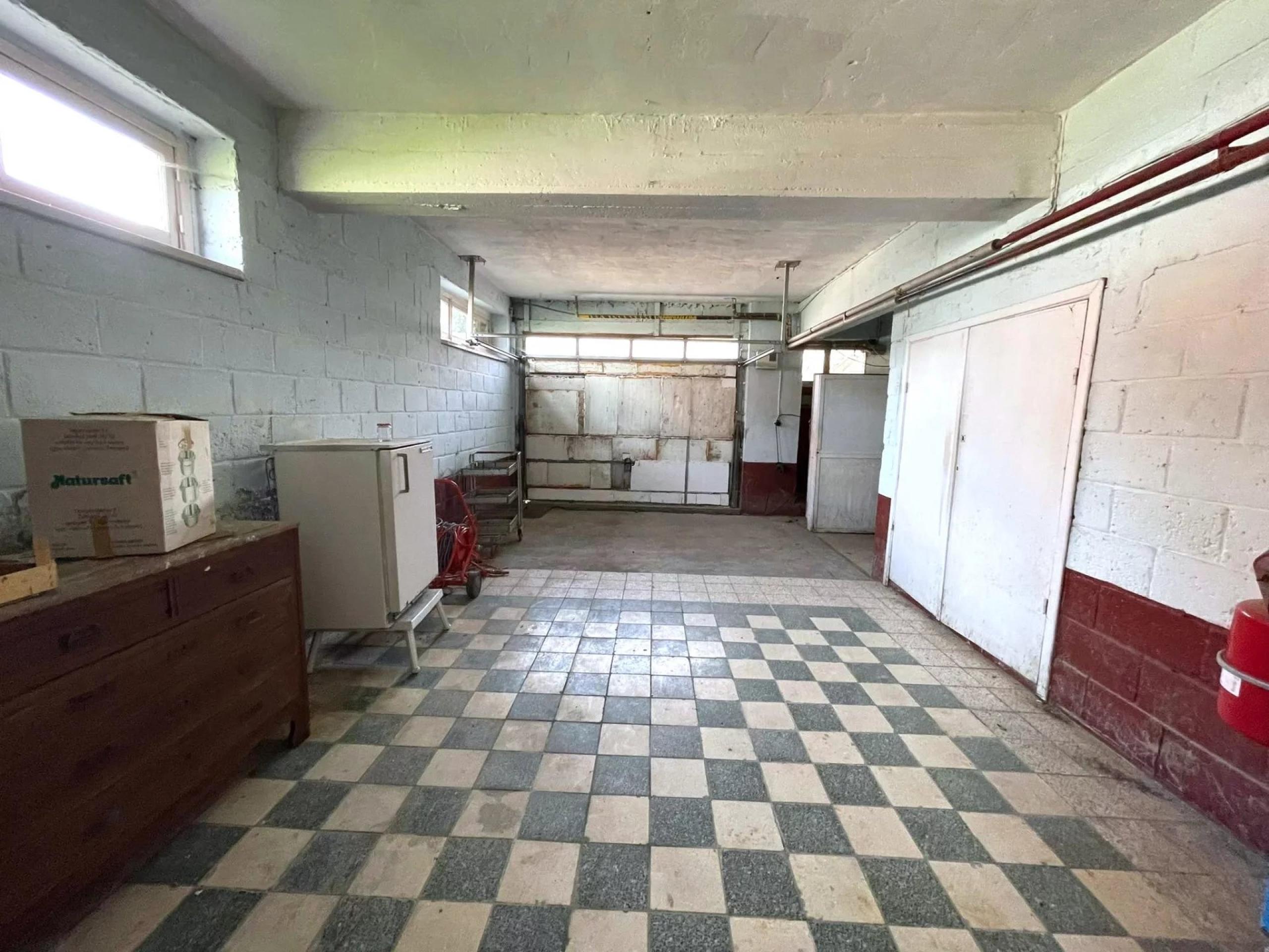 VENDU ! VENDU ! Villa 3/4 chambres avec garage et entrepôt