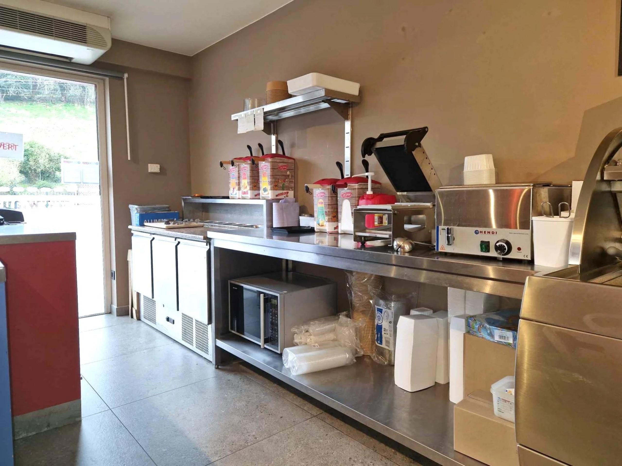 Espace commerciale, fonds de commerce (FRITERIE ET RESTAURANT)