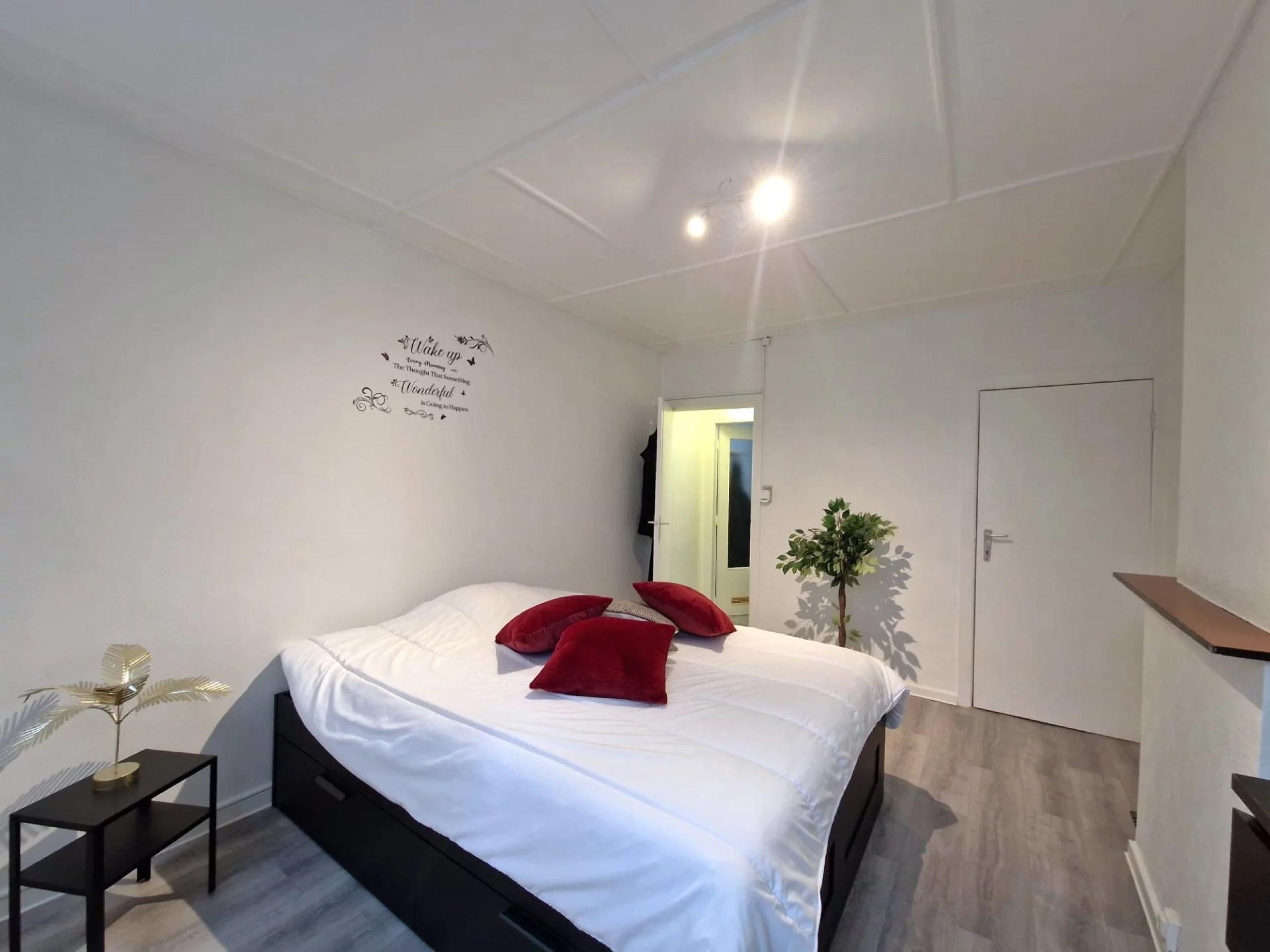 Vendu ! maison entièrement rénovée 2 chambres et bureau
