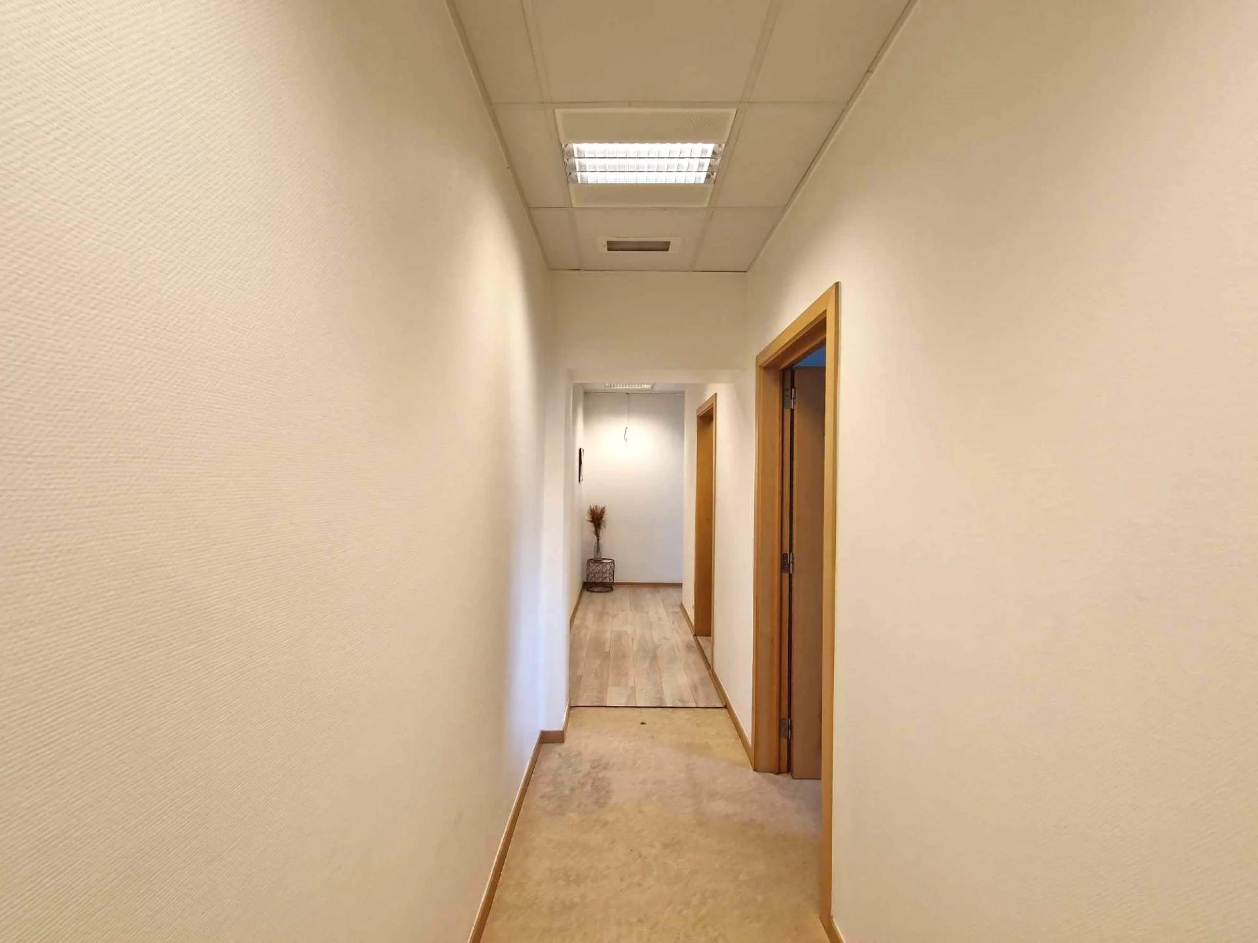 Commerce et bureaux de +/- 140 m²