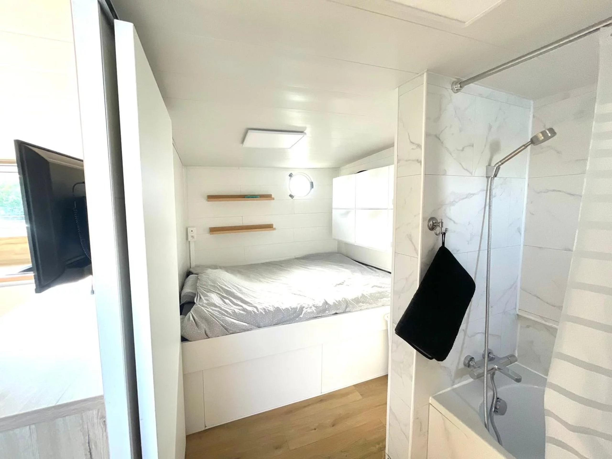 Option ! Bateau péniche logement 2 chambres