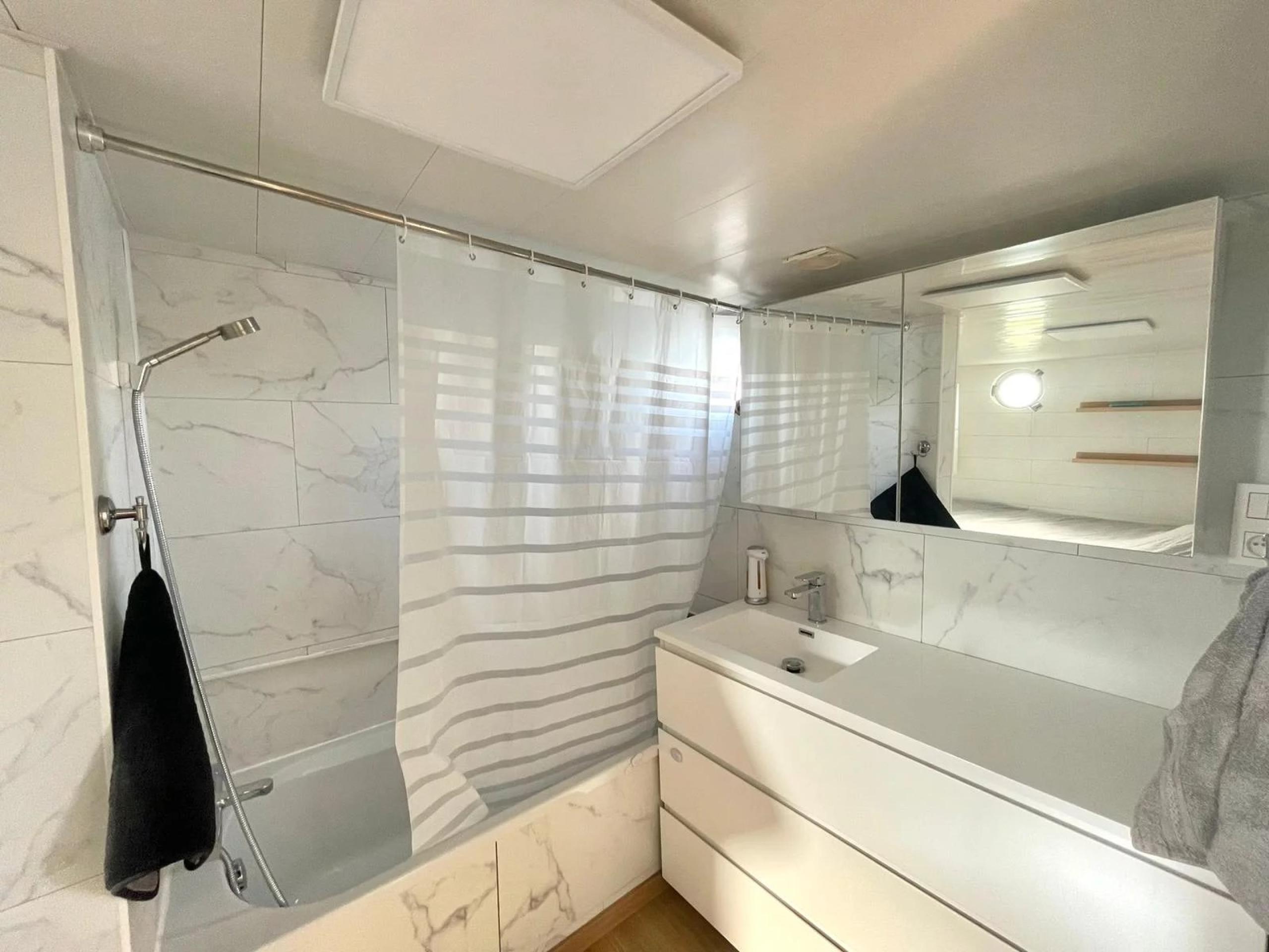 Option ! Bateau péniche logement 2 chambres