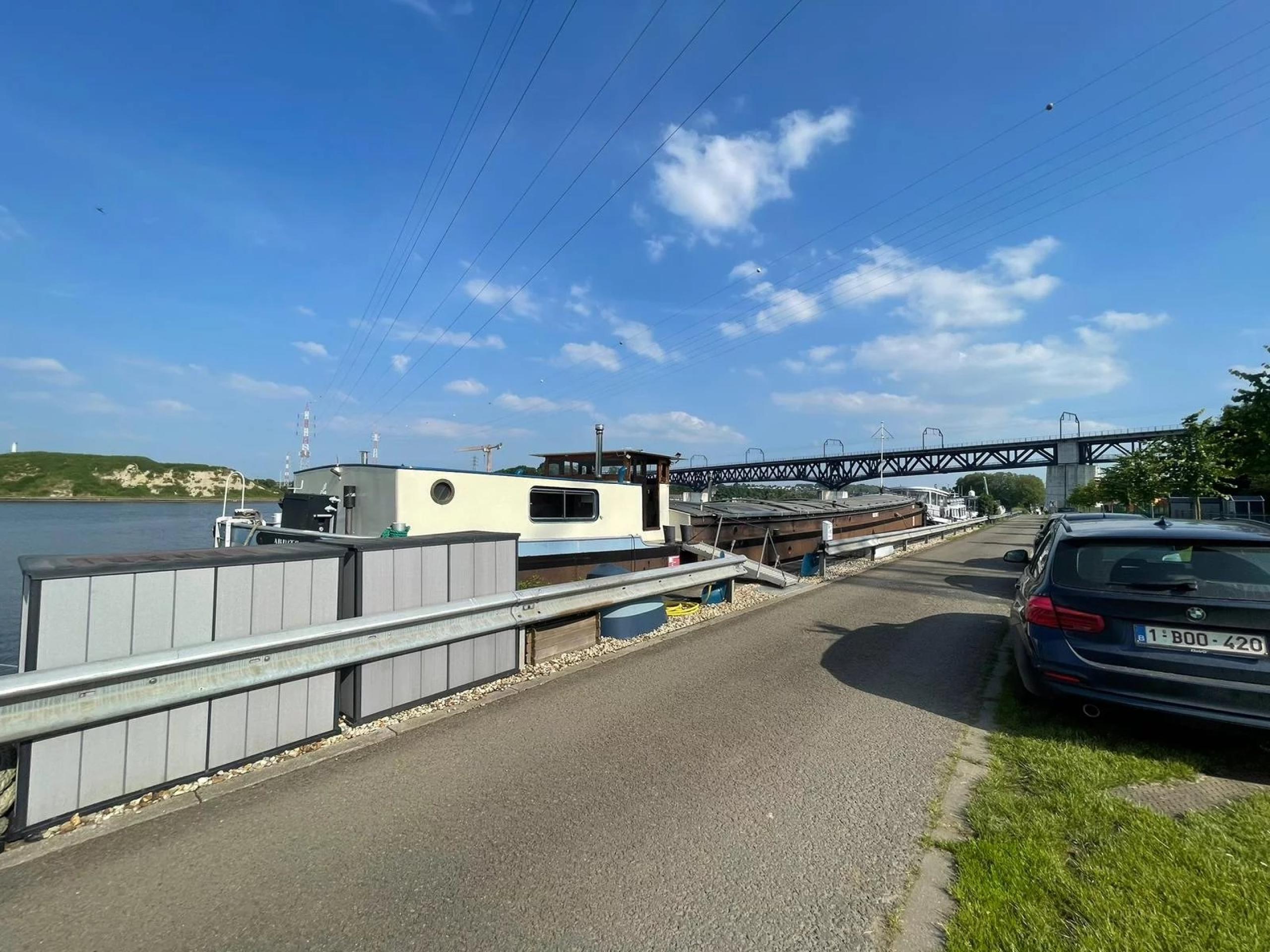 Option ! Bateau péniche logement 2 chambres