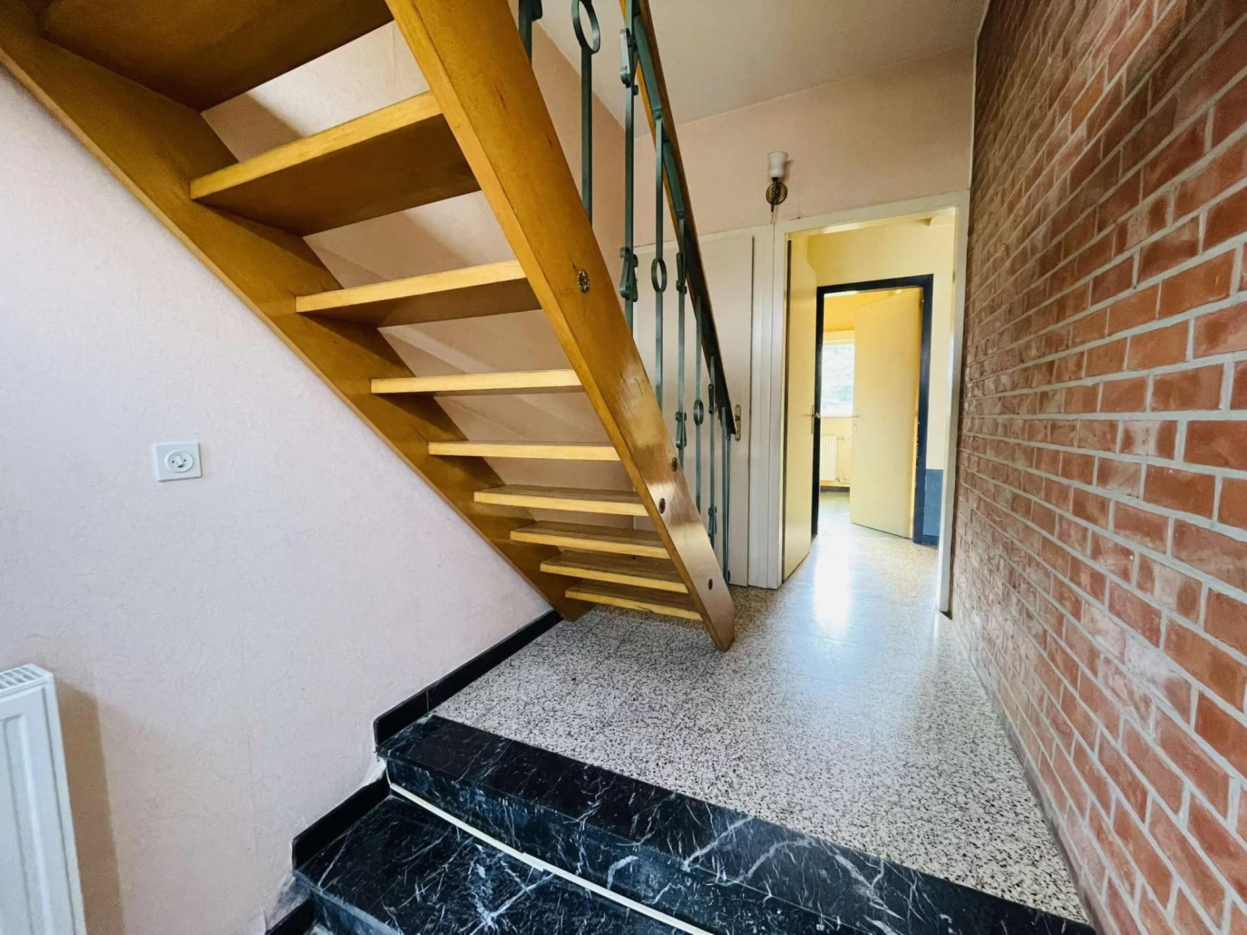 VENDU  ! Maison 2/3 chambres avec garage et beau jardin