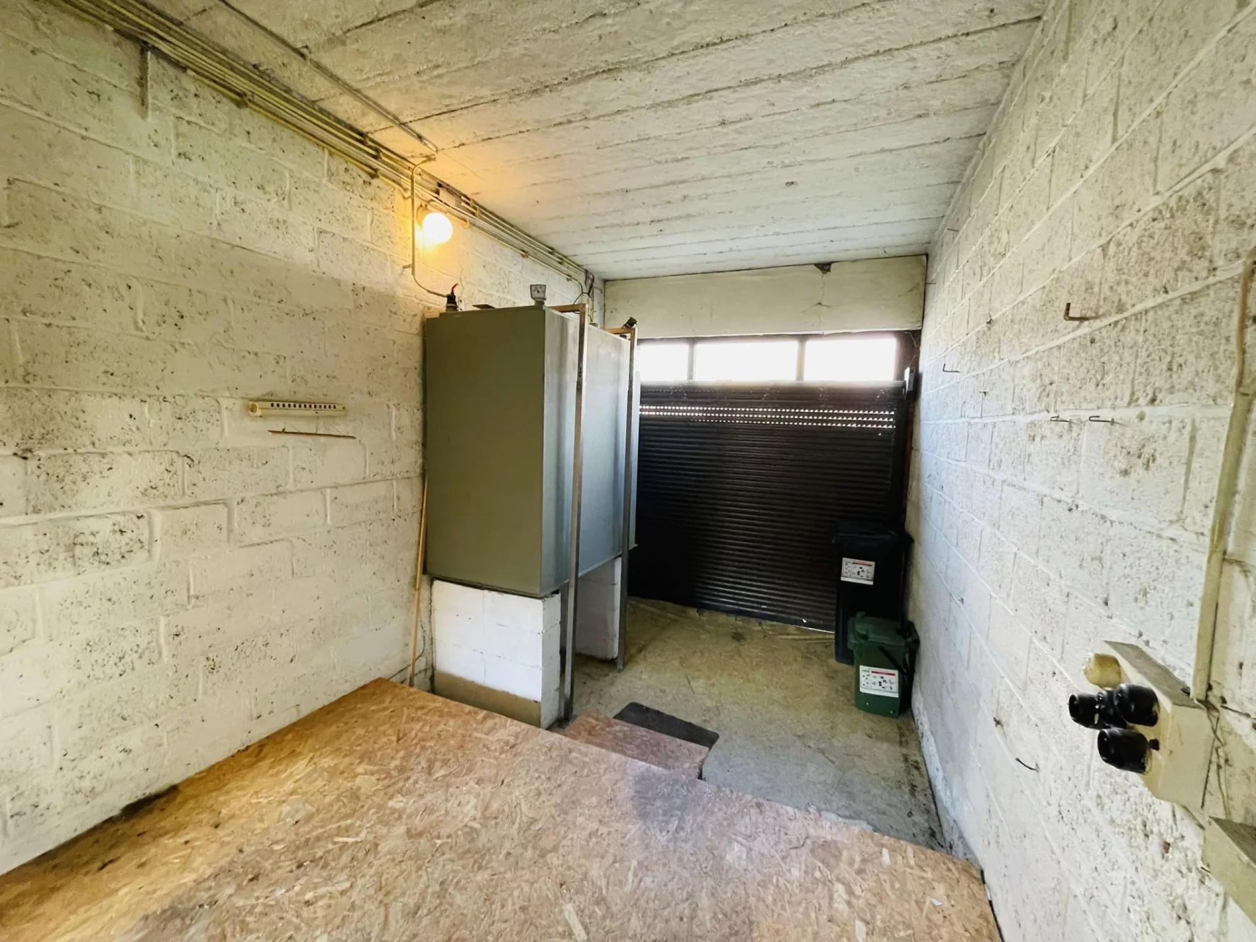 VENDU  ! Maison 2/3 chambres avec garage et beau jardin