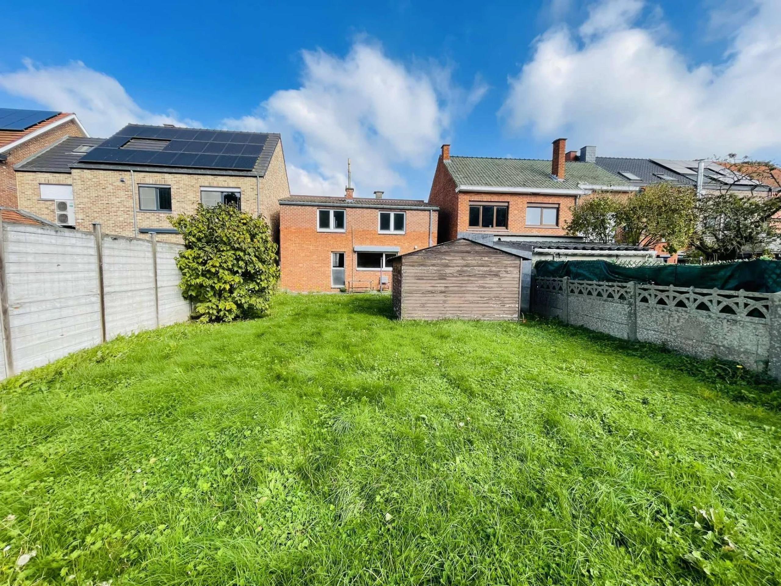 VENDU  ! Maison 2/3 chambres avec garage et beau jardin