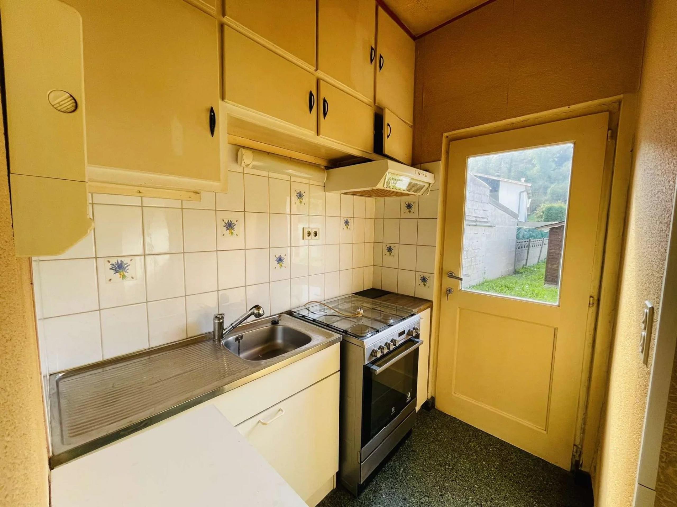 VENDU  ! Maison 2/3 chambres avec garage et beau jardin