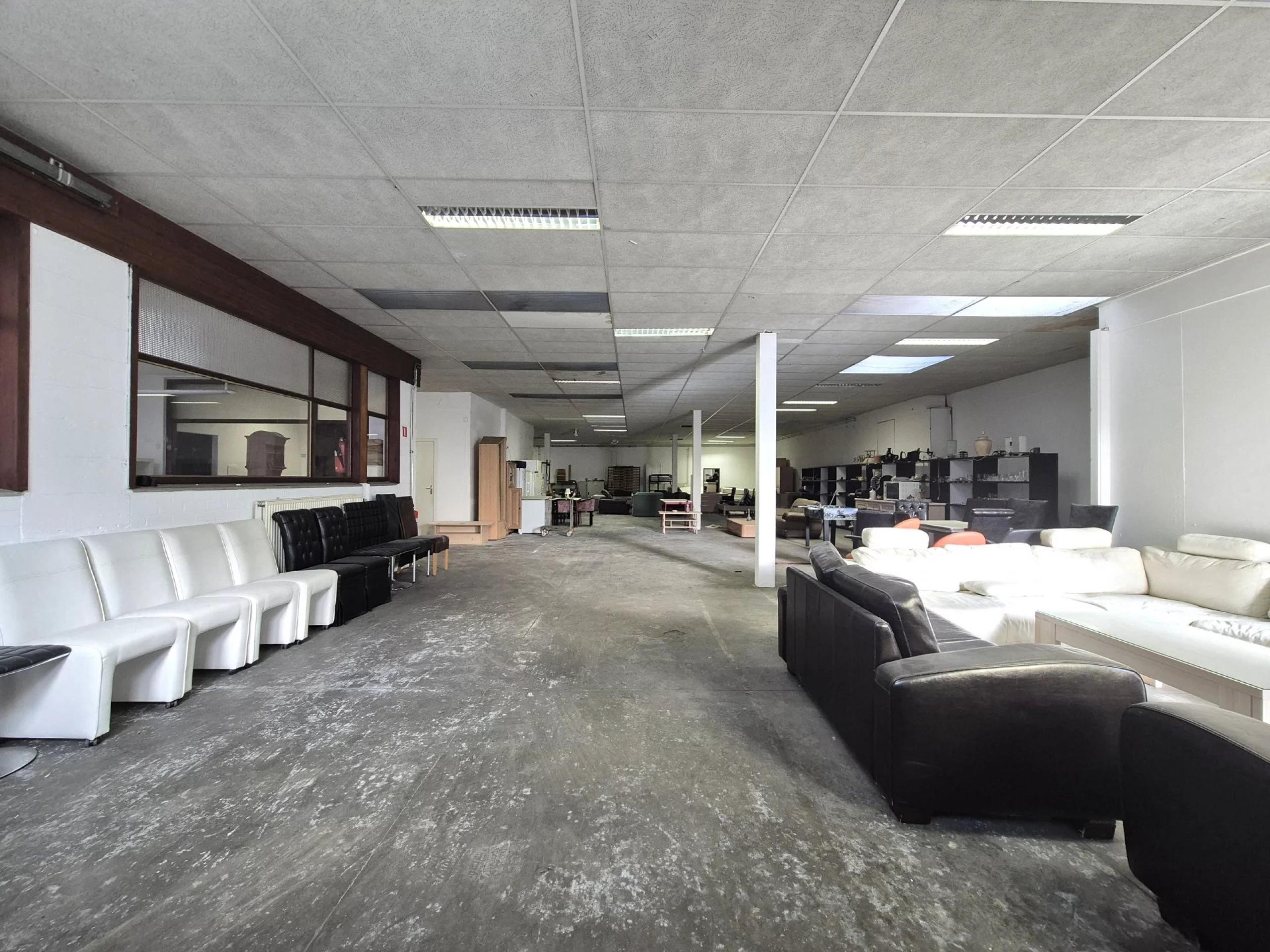 Option ! Herstal Surface commerciale +/- 430 m²