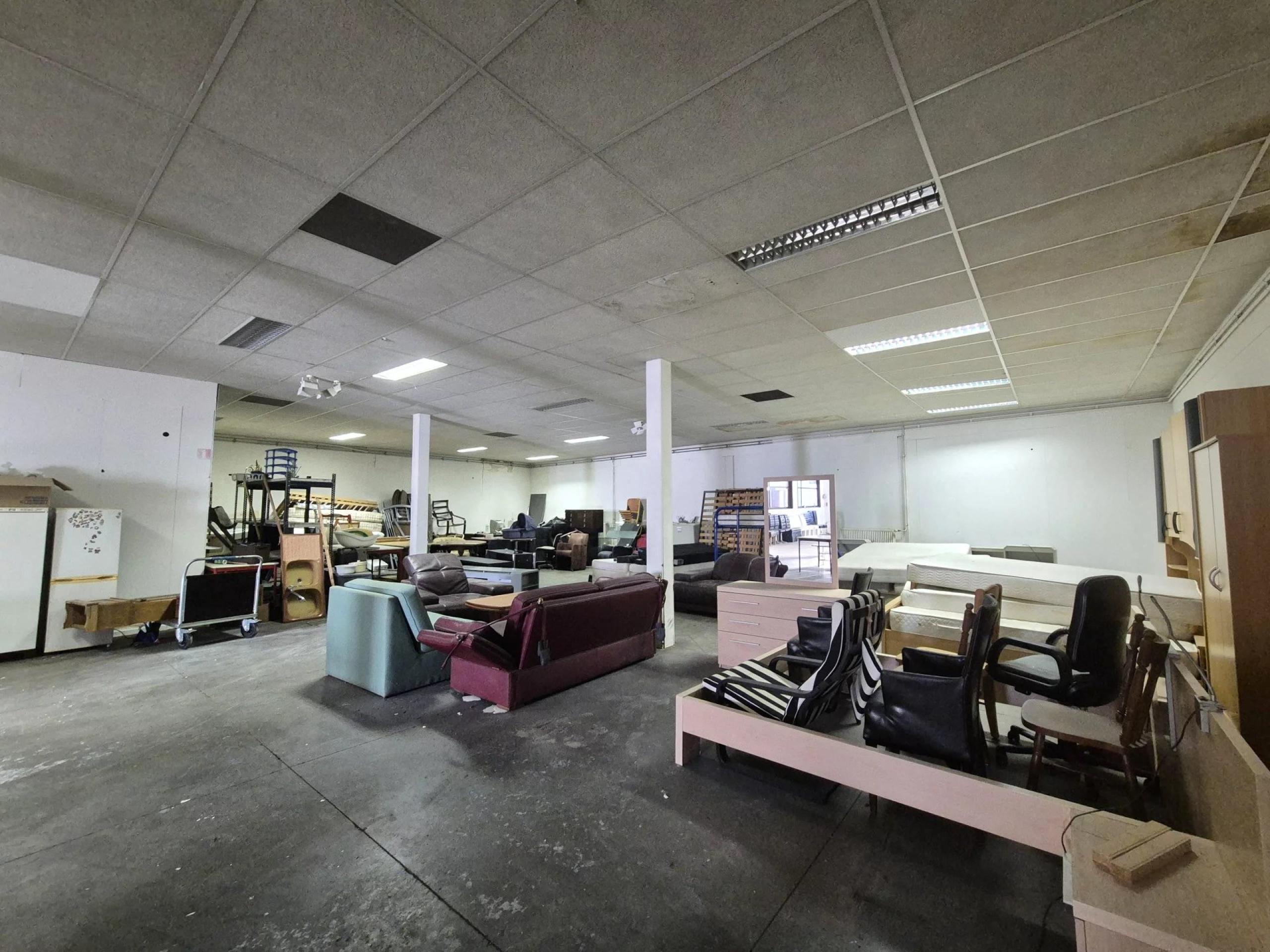Option ! Herstal Surface commerciale +/- 430 m²