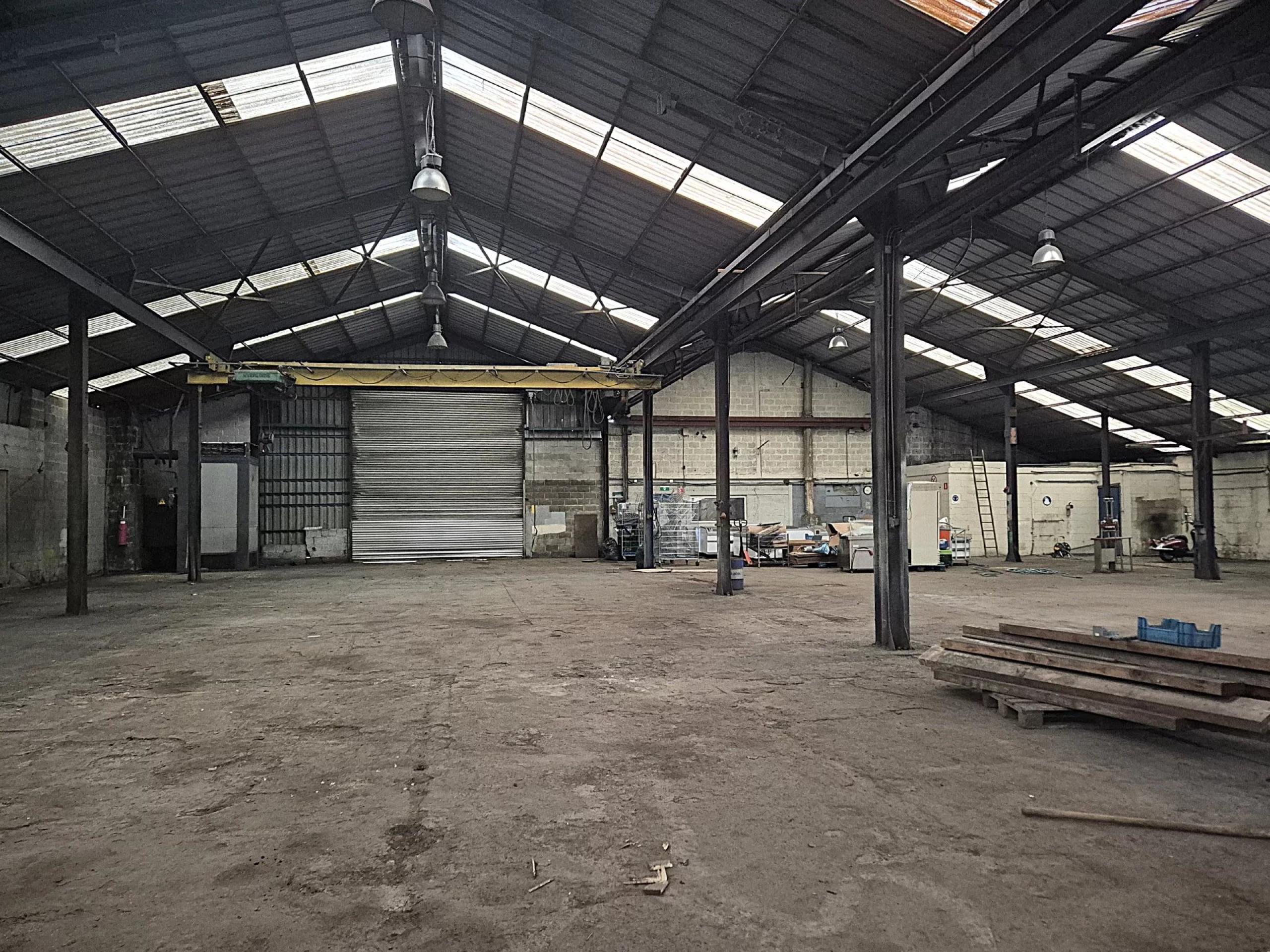 Ans : immeuble industriel à louer