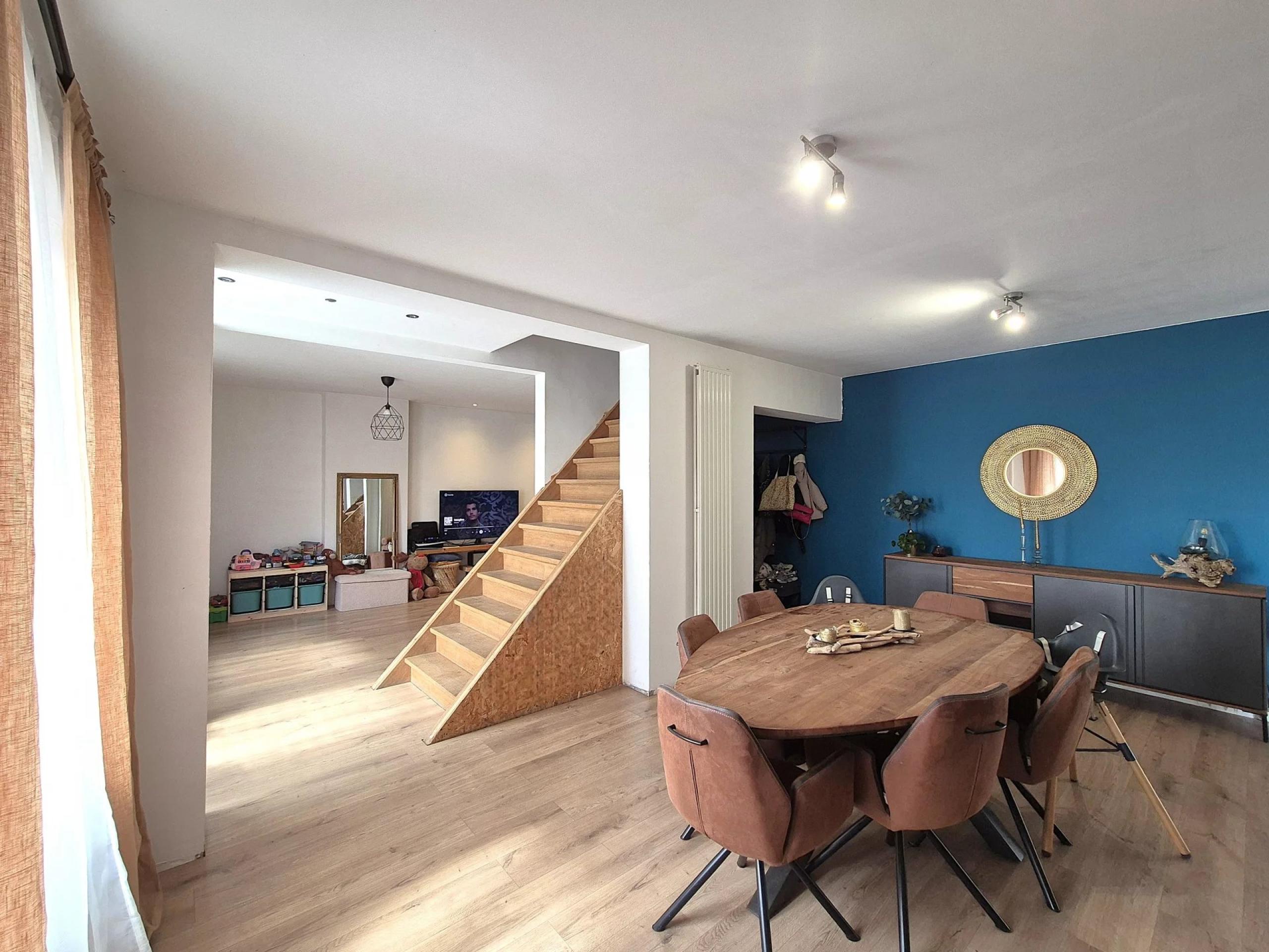 Option ! Jolie maison rénovée 3 chambres, cours et jardin