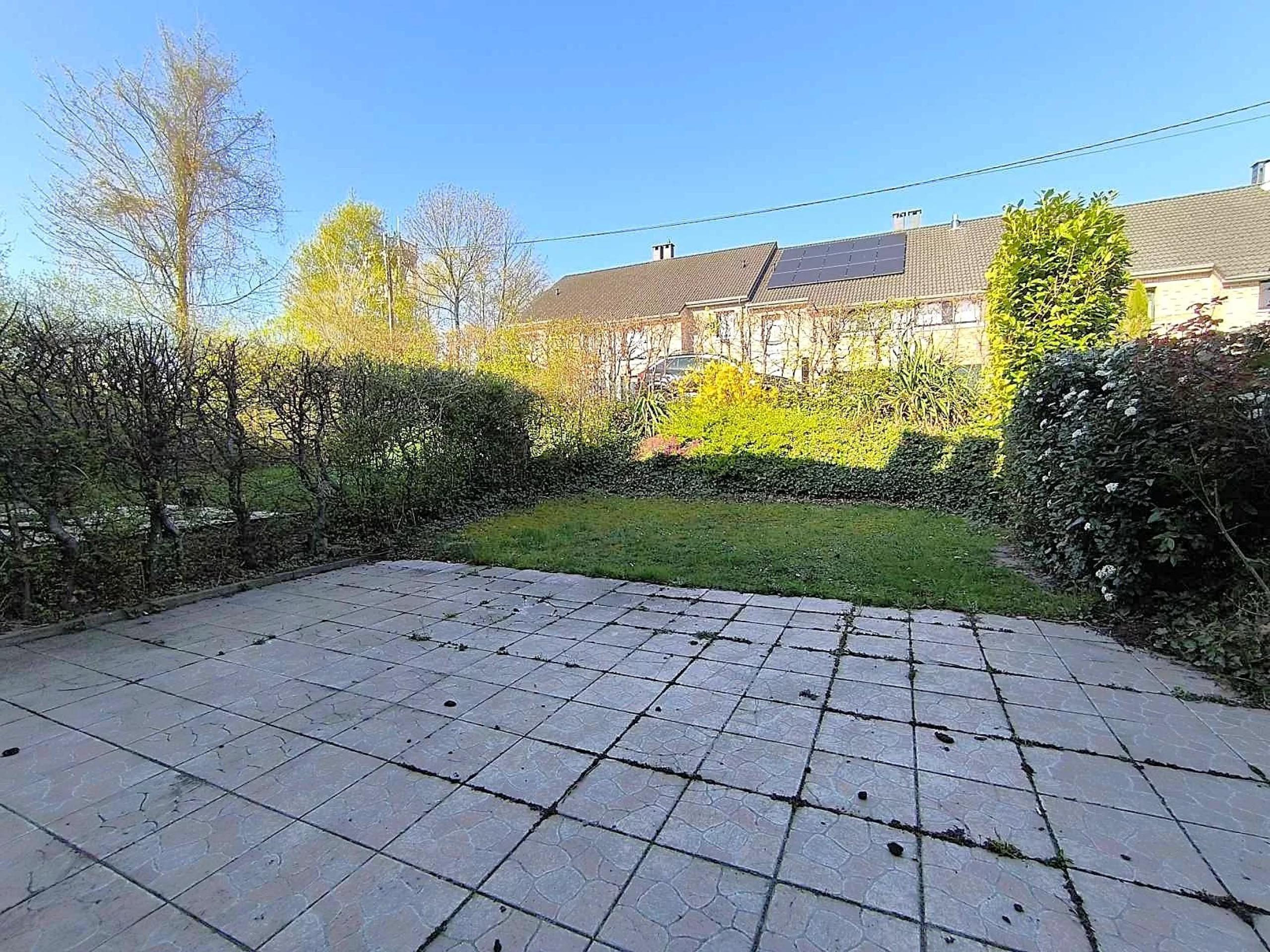Vendu ! Maison 3 chambres, bureau/dressing et jardin