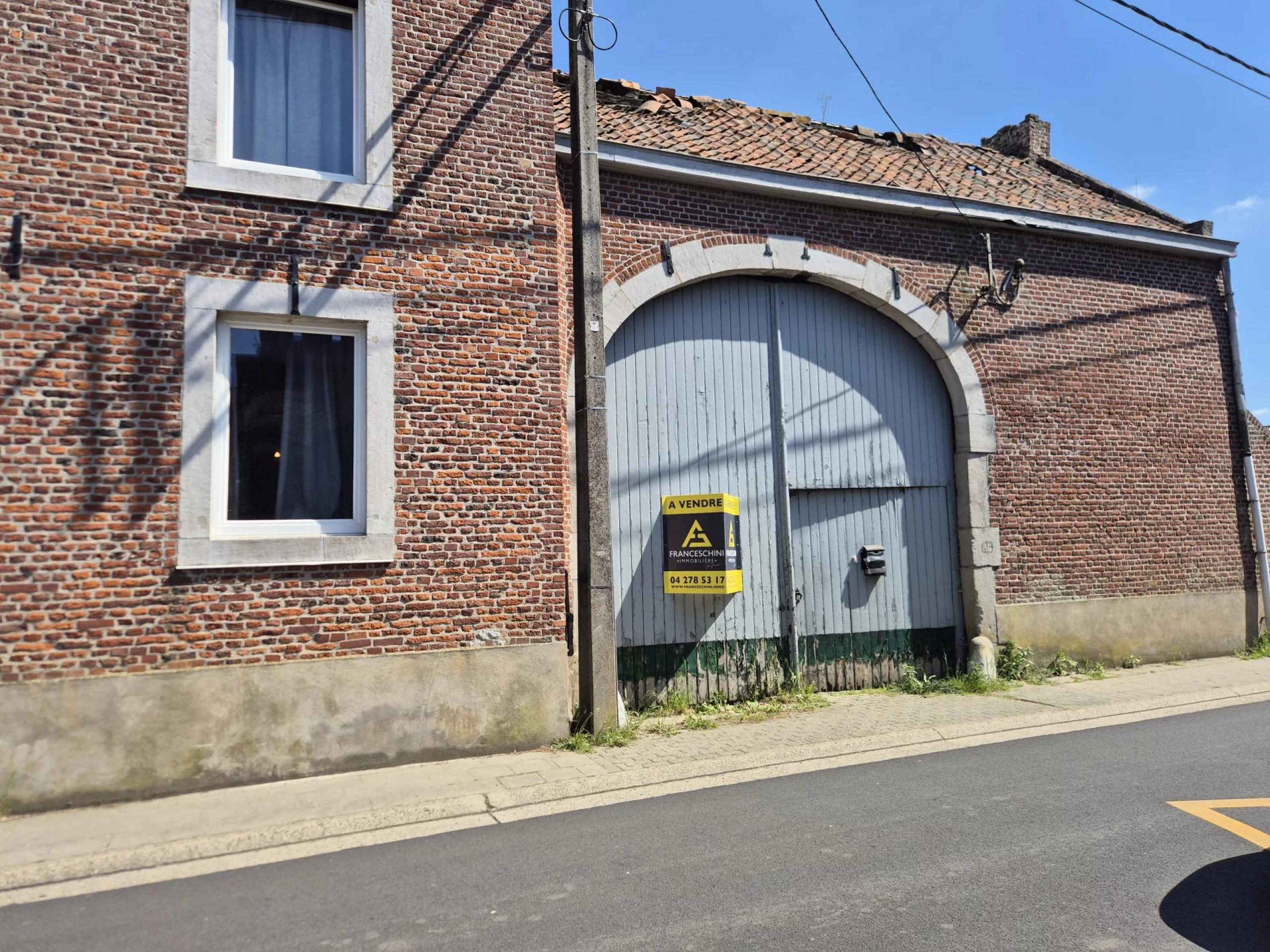 VENDU ! Superbe Ferme en Carré avec 7.823 m² de Terrain