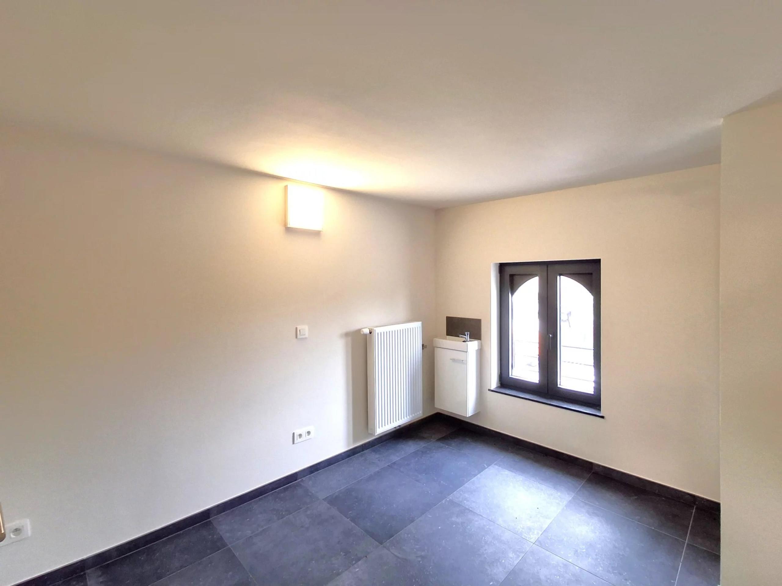 Espace professionnel de +/- 140 m² au centre de Hermée