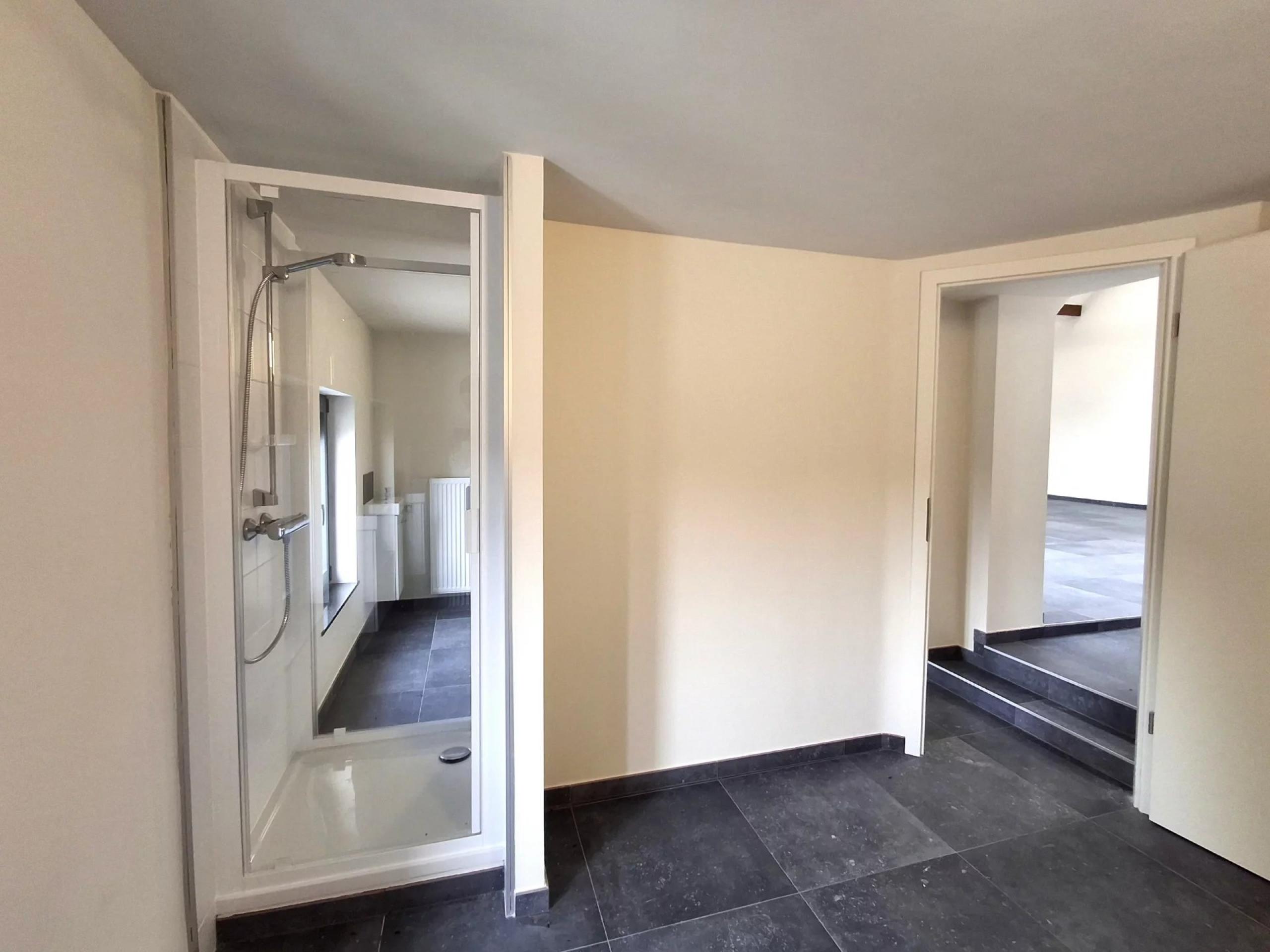 Espace professionnel de +/- 140 m² au centre de Hermée