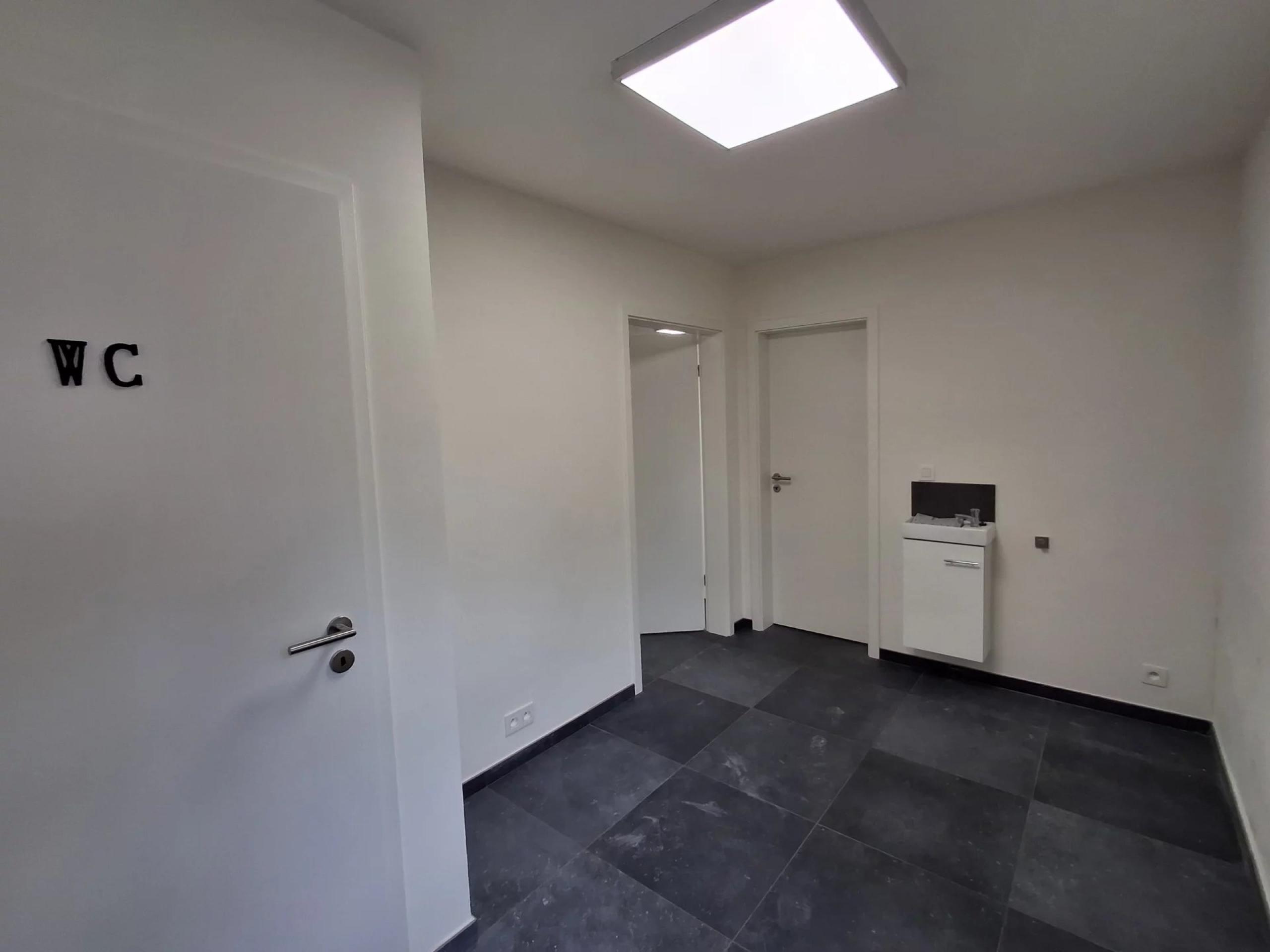 Espace professionnel de +/- 140 m² au centre de Hermée