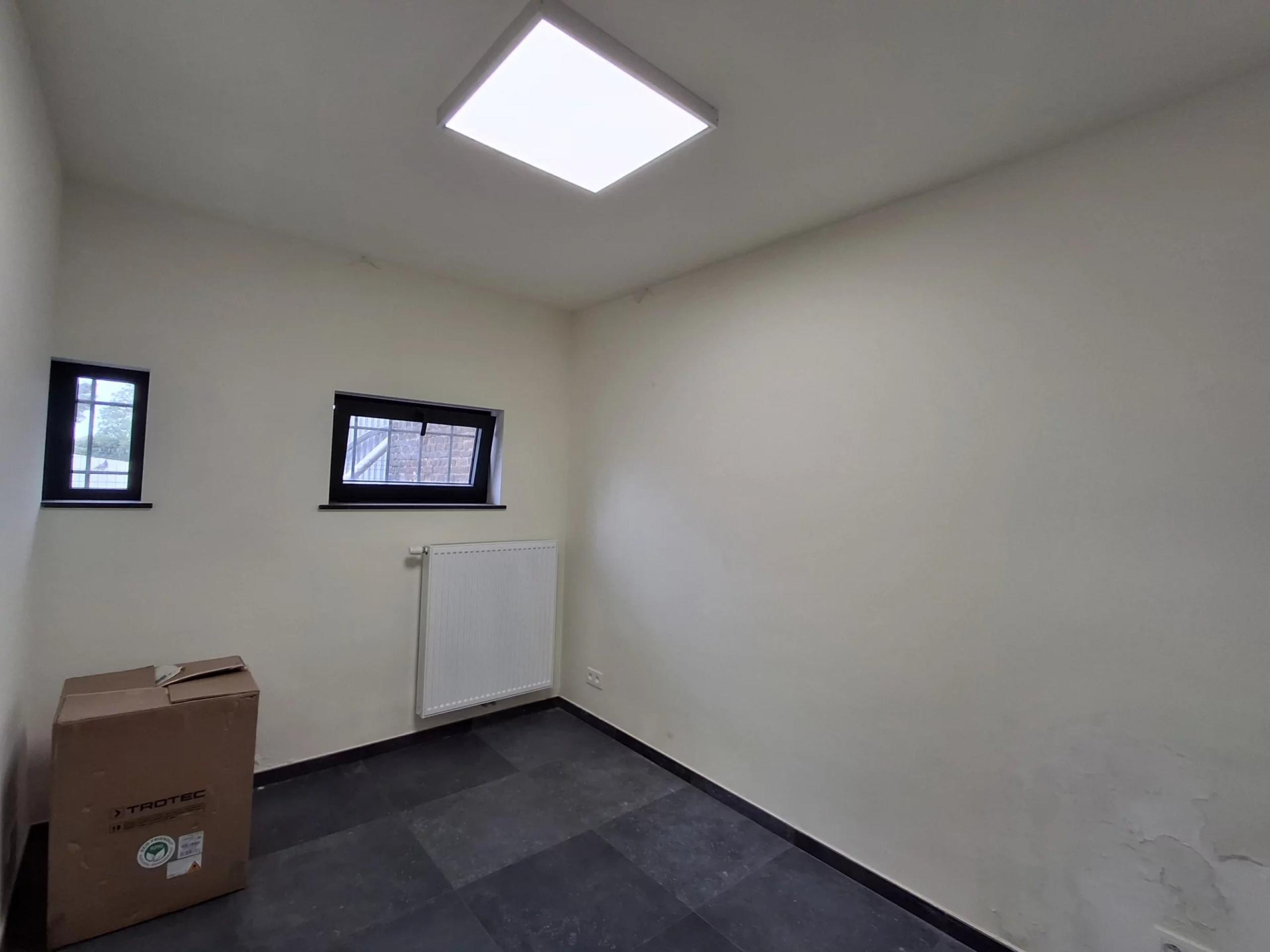 Espace professionnel de +/- 140 m² au centre de Hermée