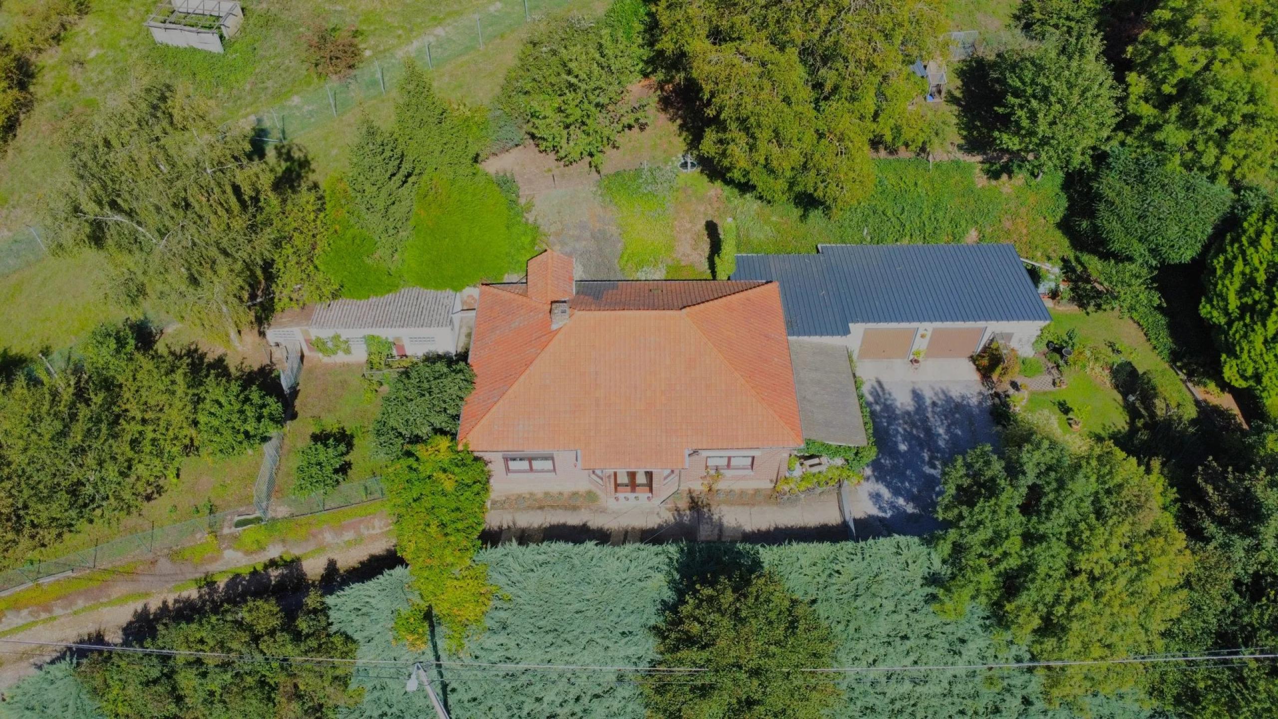 Option ! Bassenge: Bungalow 2 chambres, garages et jardin