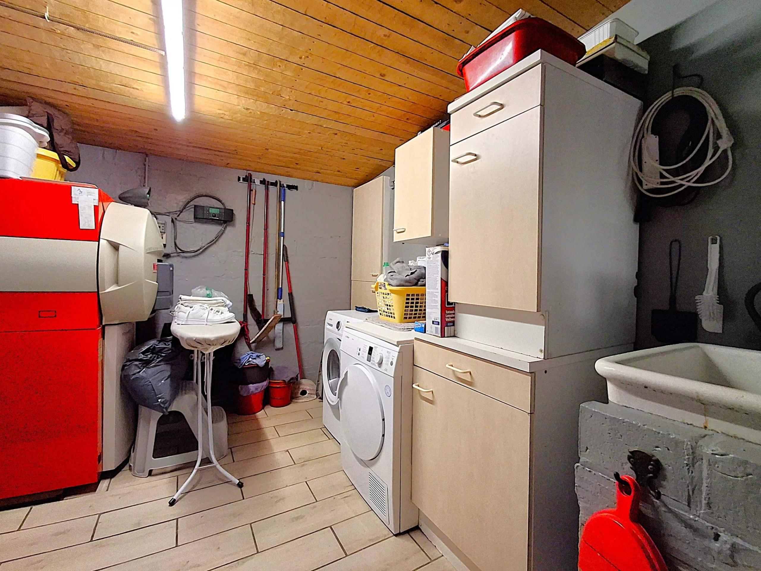 Option ! Bassenge: Bungalow 2 chambres, garages et jardin
